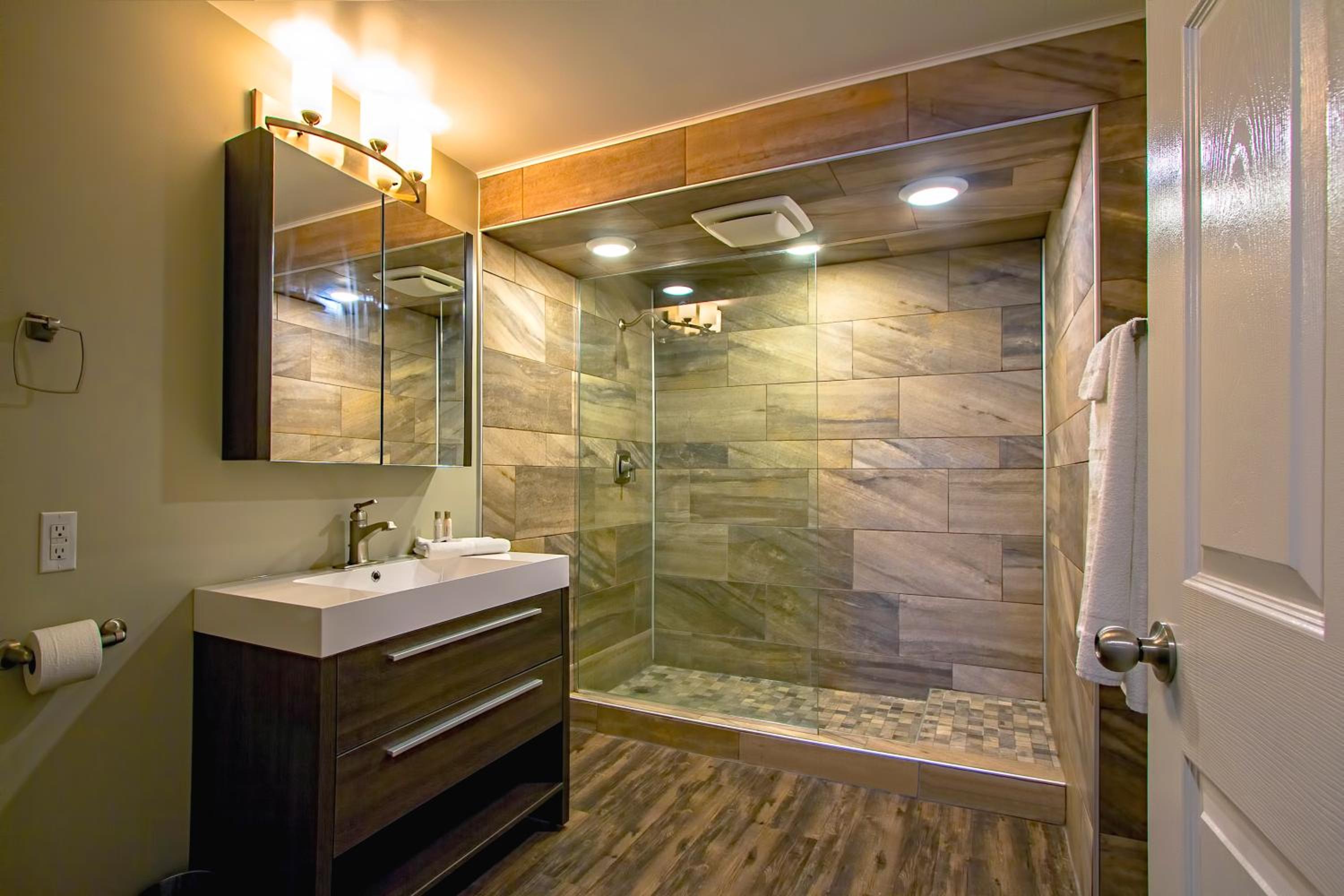 Two-Bedroom Apartment with Lake View photo 2