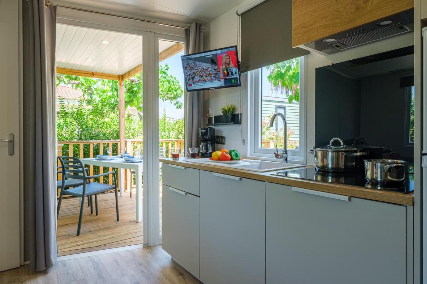 Mobile Home Lux - Photo 2