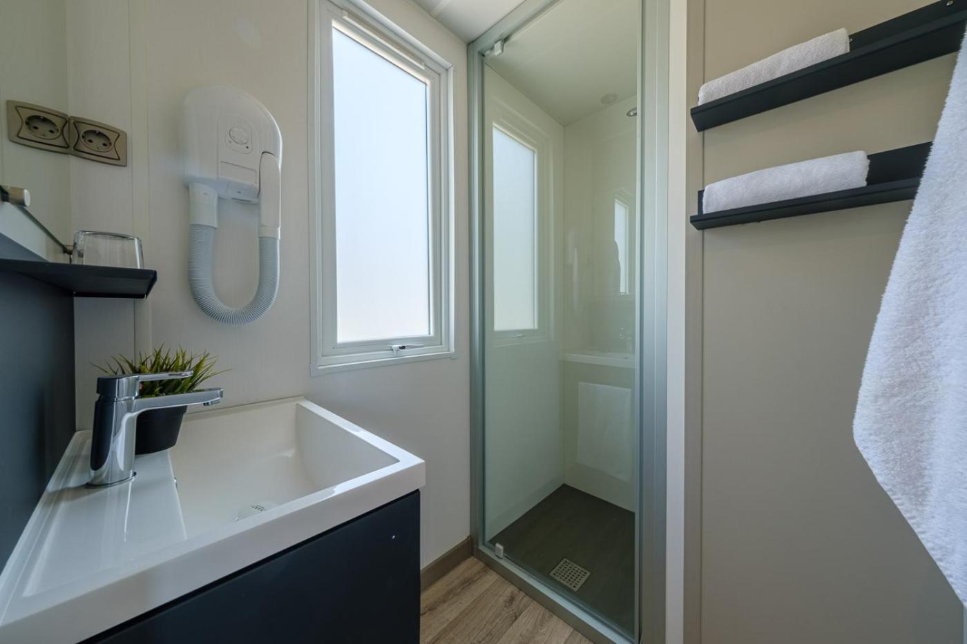 Mobile Home Lux - Photo 3