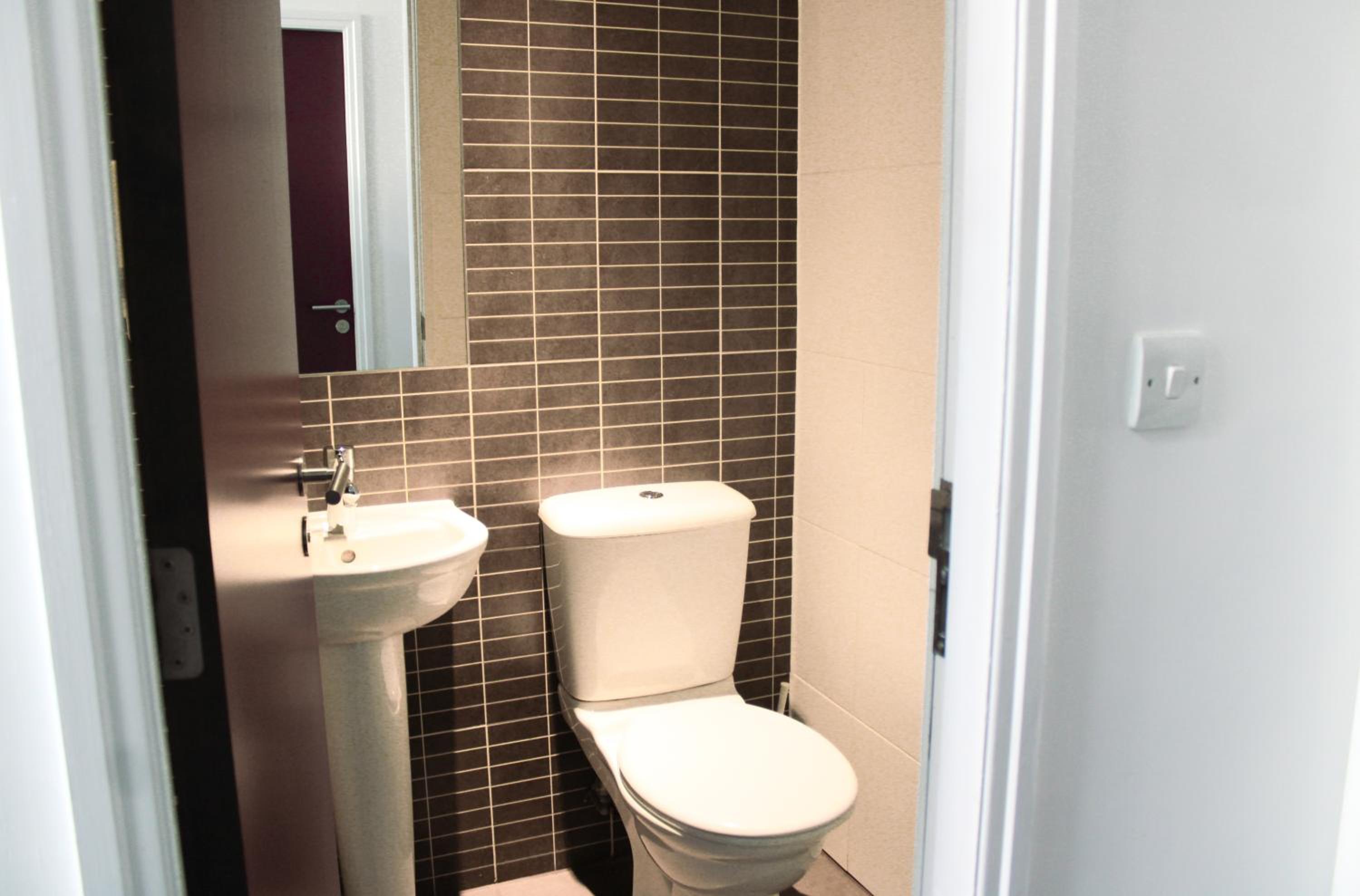 Bed in 4-Bed Male Dorm Ensuite photo 2