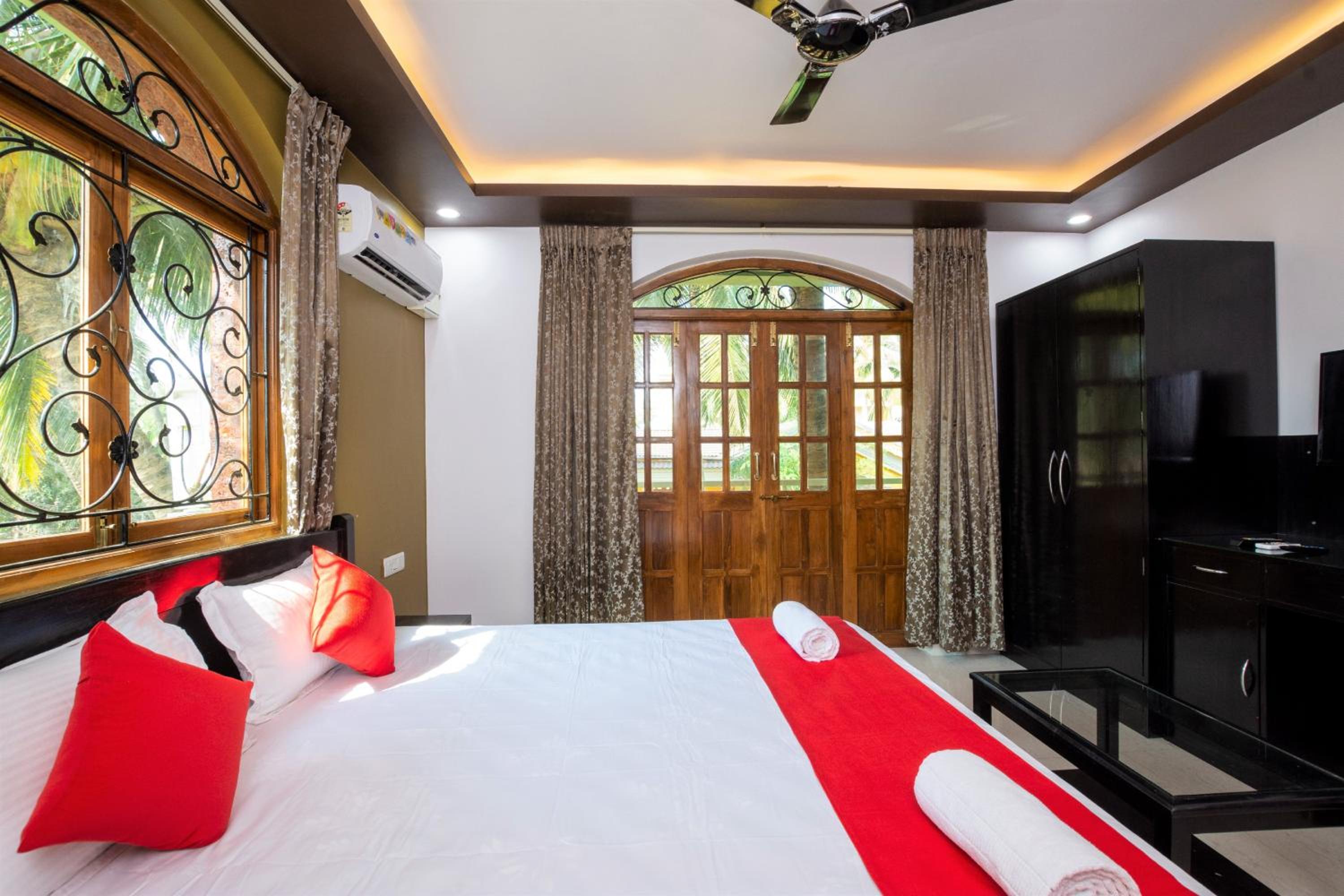 Deluxe Room - Photo 8
