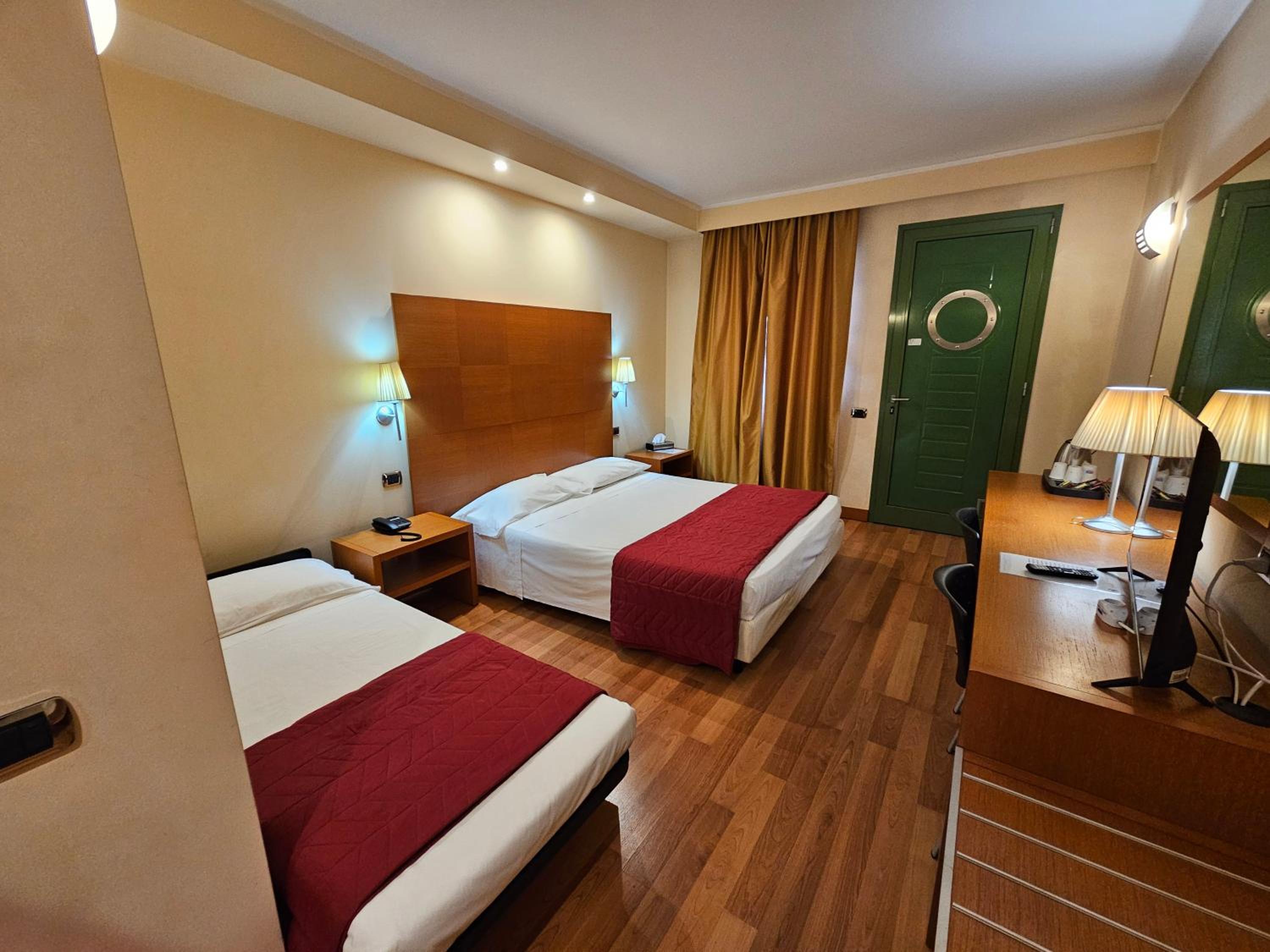 Standard Triple Room - Photo 5