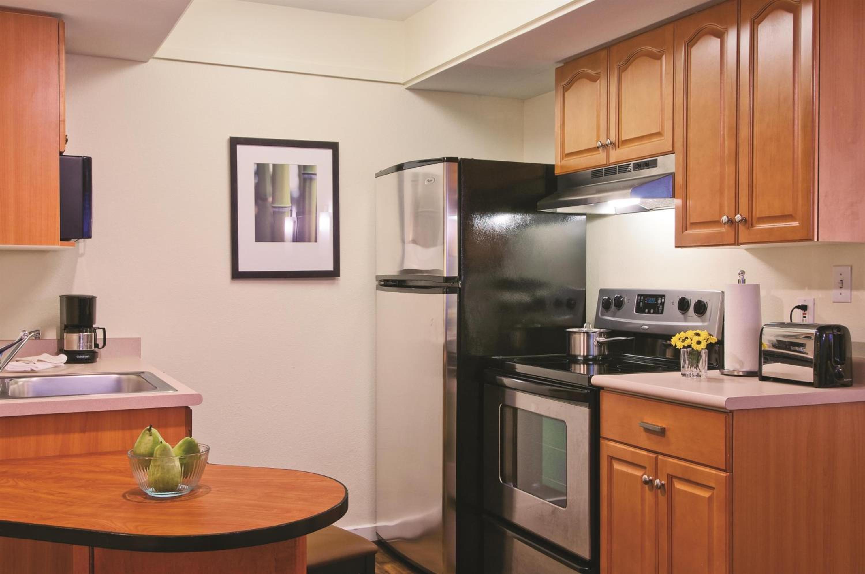 One-Bedroom King Suite - Photo 3