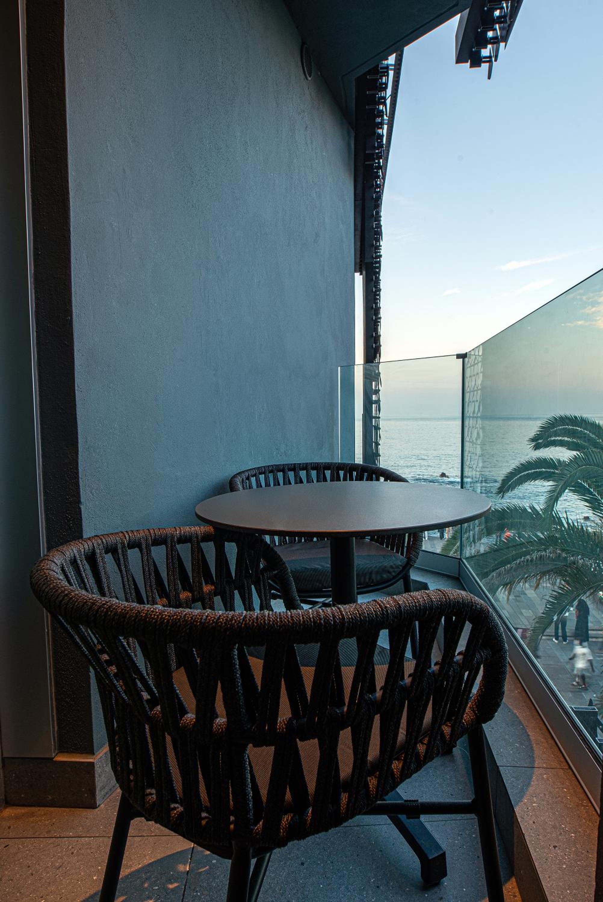 Deluxe Room with Side Sea View - Photo 3