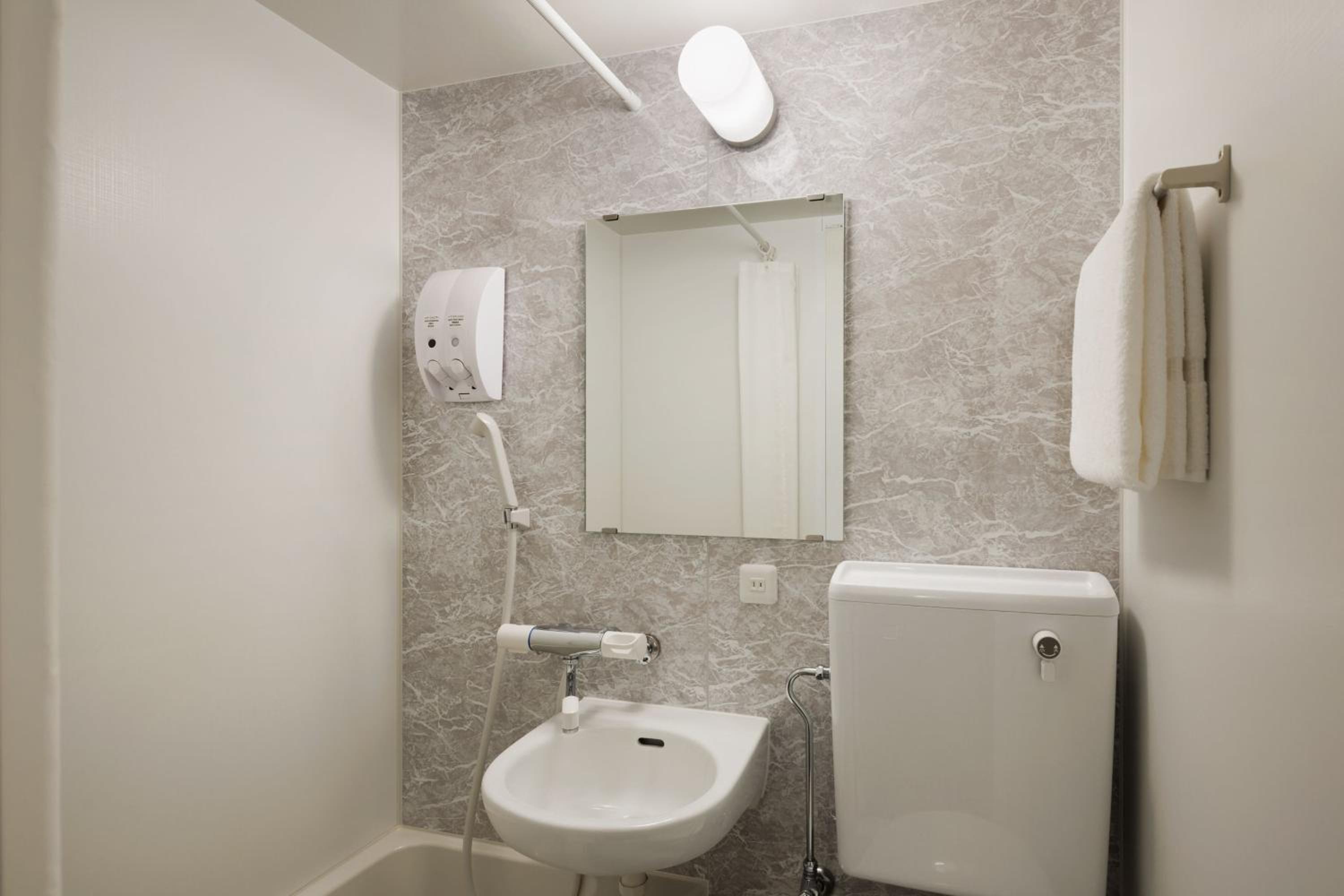 Small Double Room - Smoking - Photo 1
