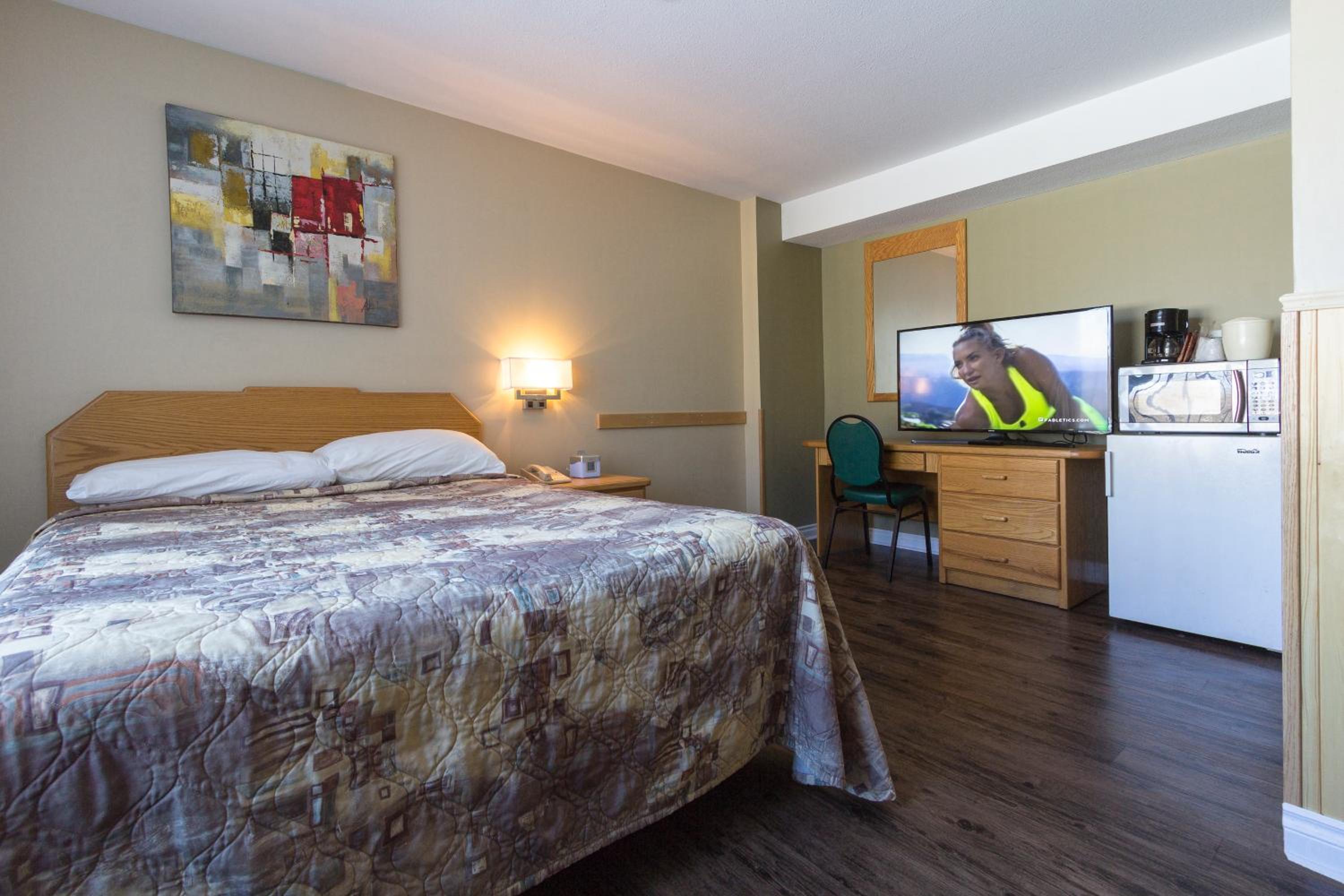 Triple Room with Private Bathroom photo 3