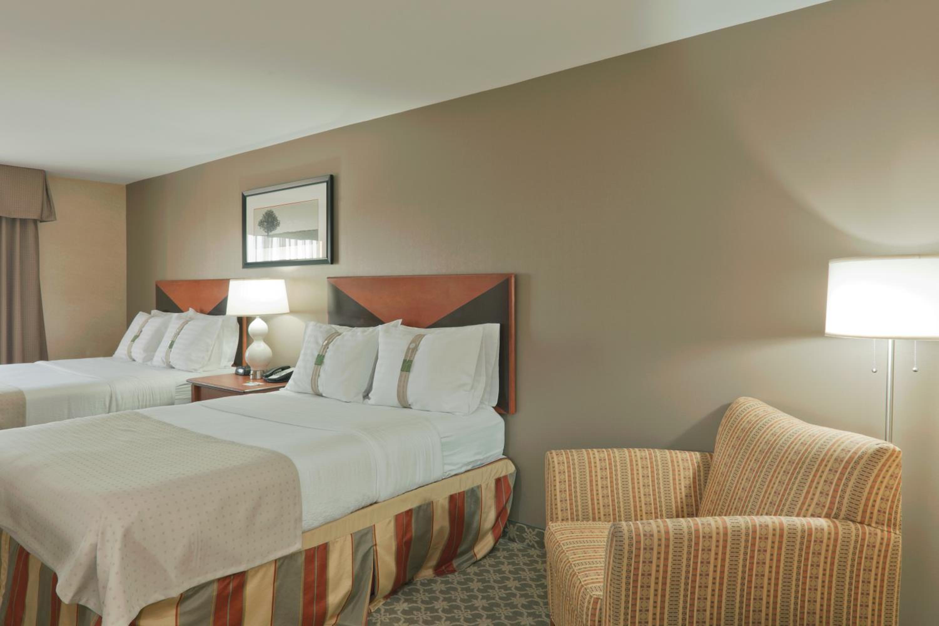 Standard Room with Two Queen Beds - Photo 1