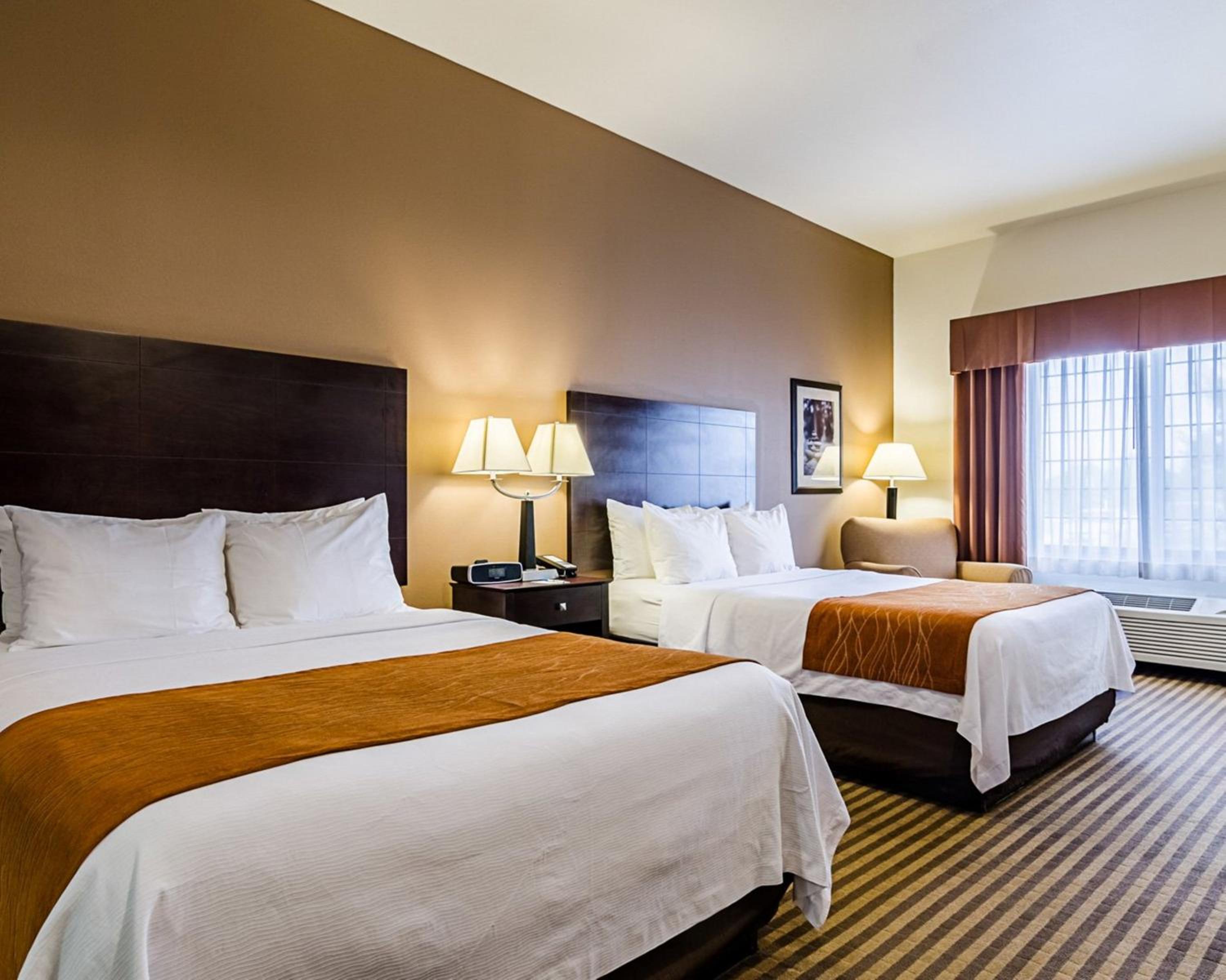 Queen Room with Two Queen Beds - Non-Smoking - Photo 1