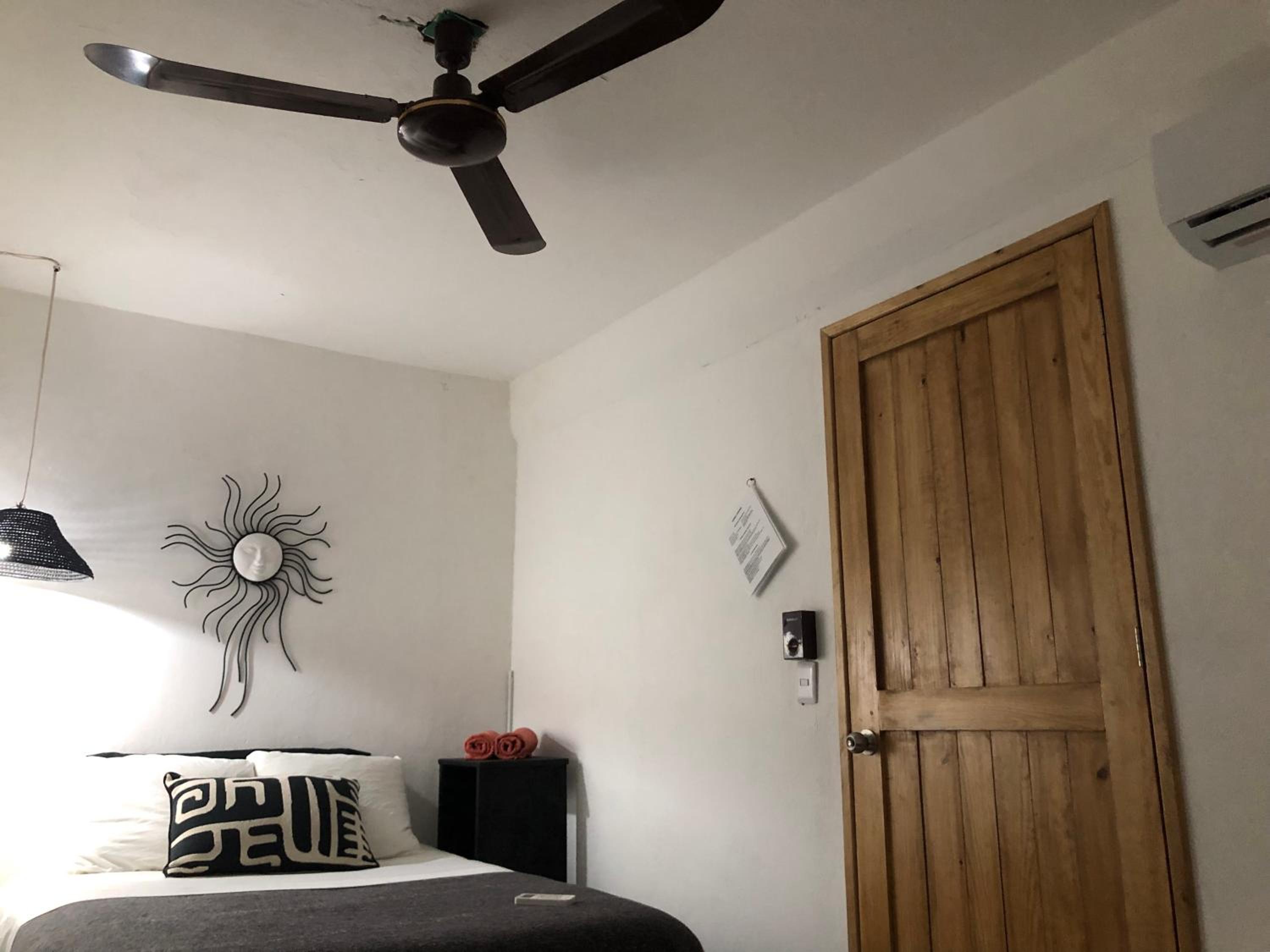 Standard Double Room with Shared Bathroom photo 3