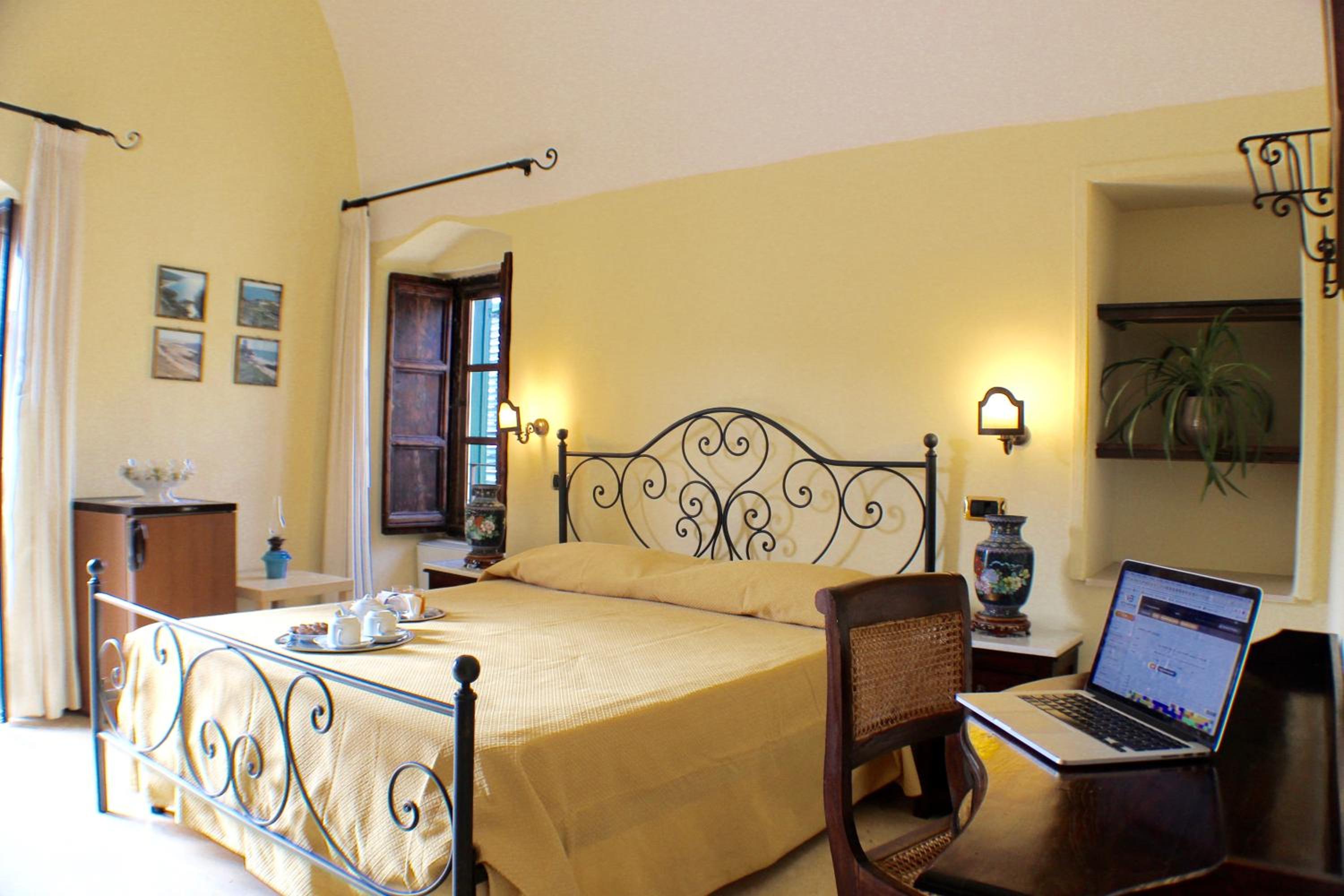 Standard Triple Room with Sea View photo 2