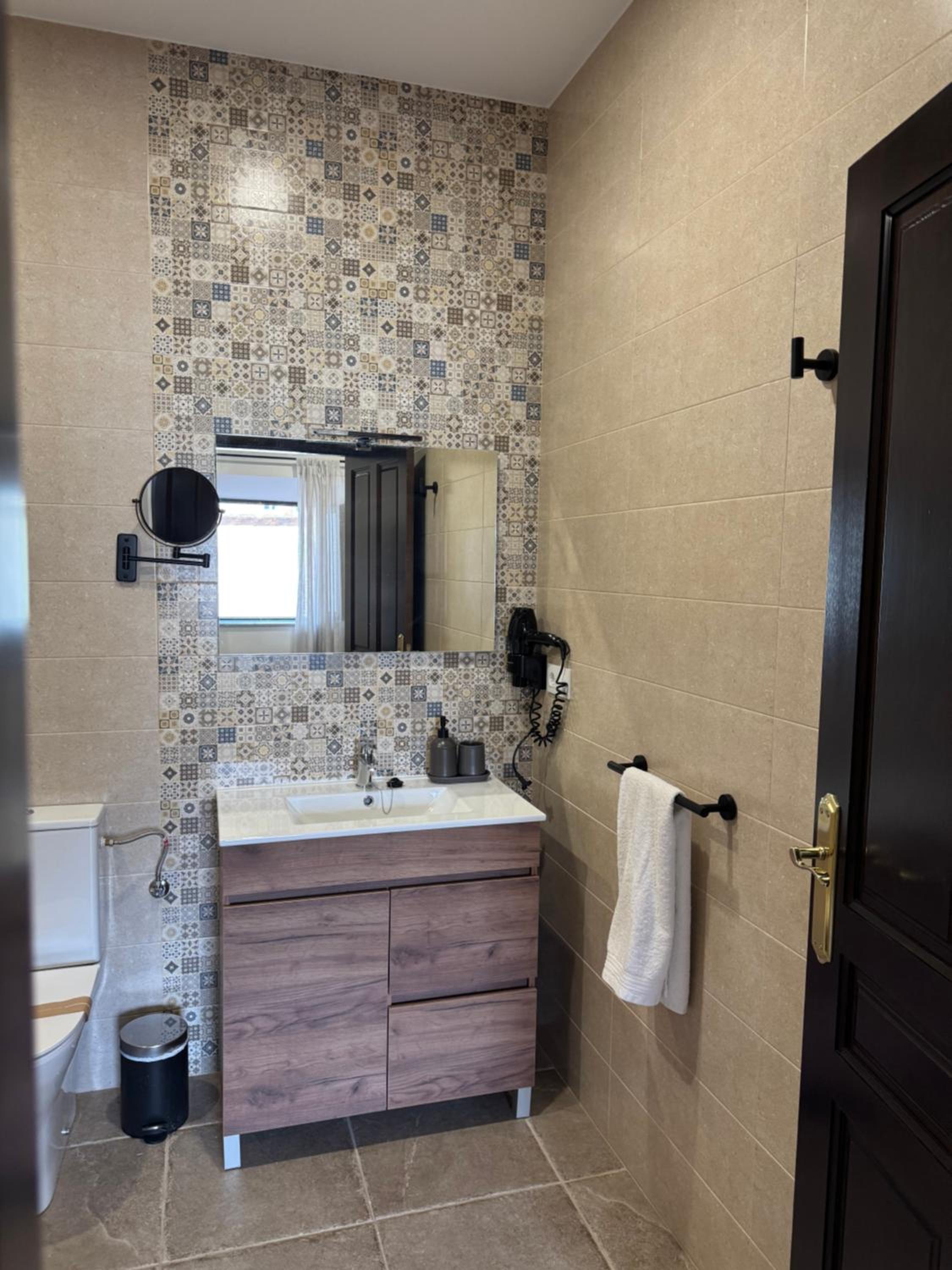 Deluxe King Room photo 2