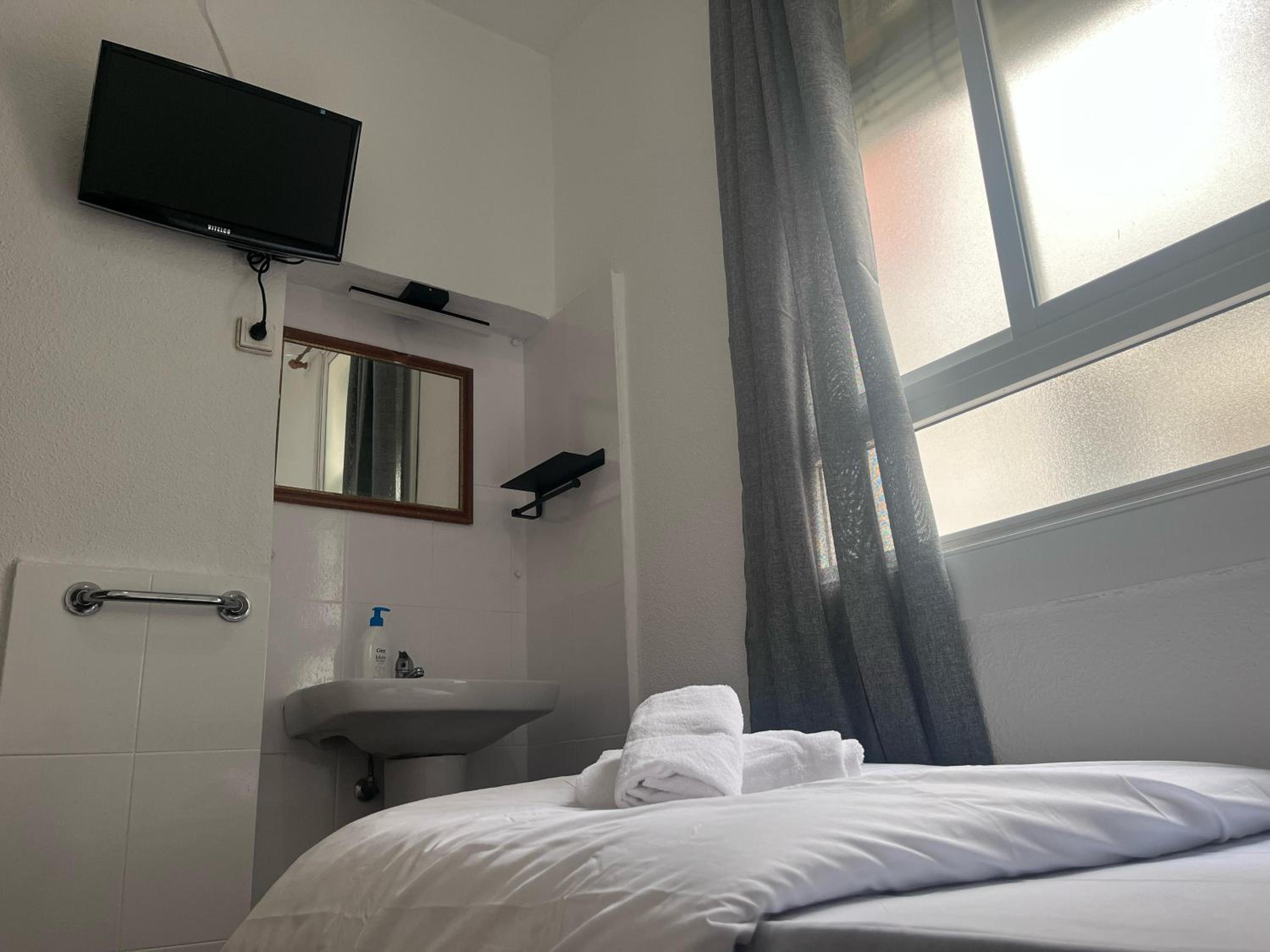Small Single Room photo 2