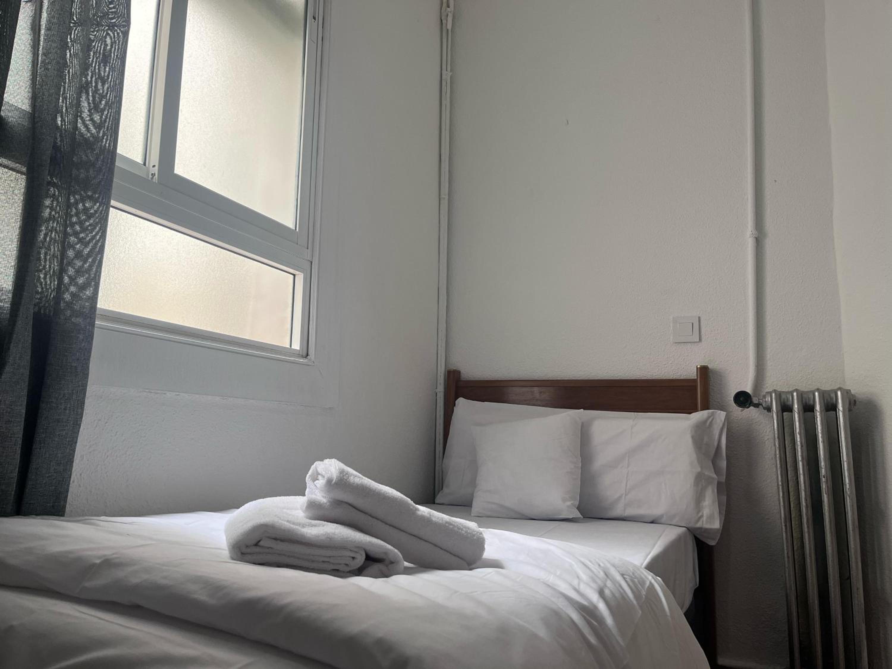 Small Single Room photo 3