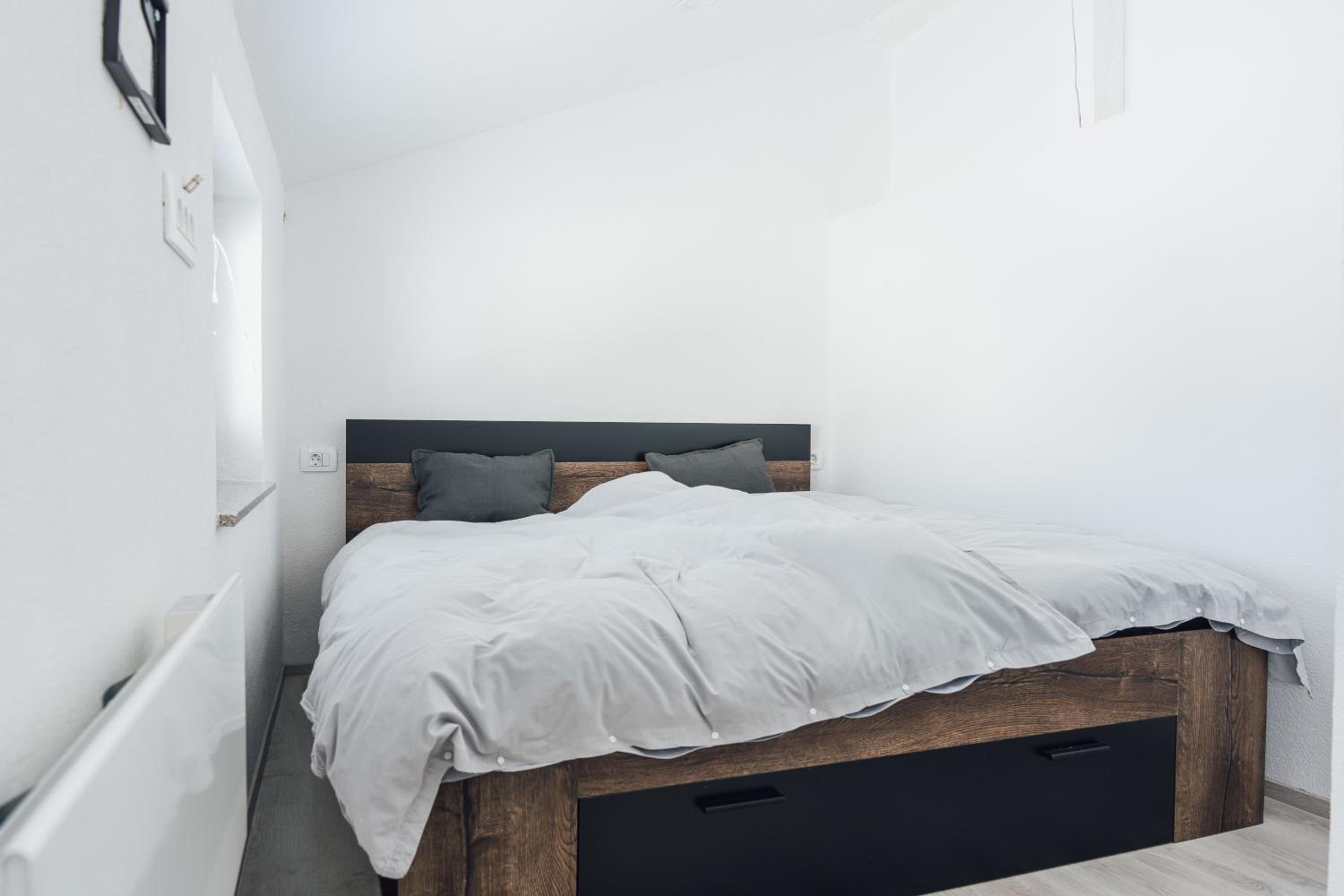 Two-Bedroom Apartment with Mountain View