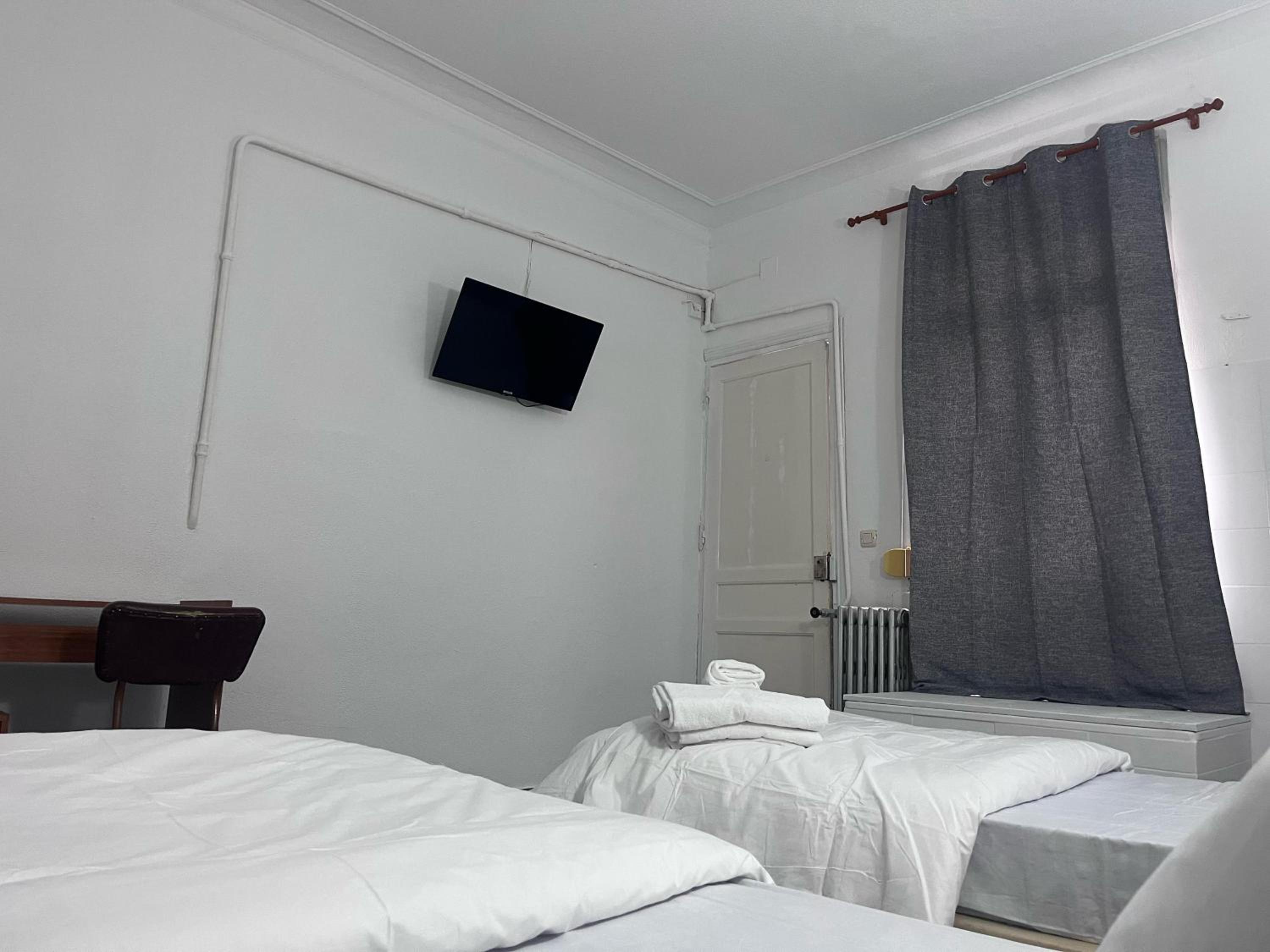 Budget Twin Room photo 2