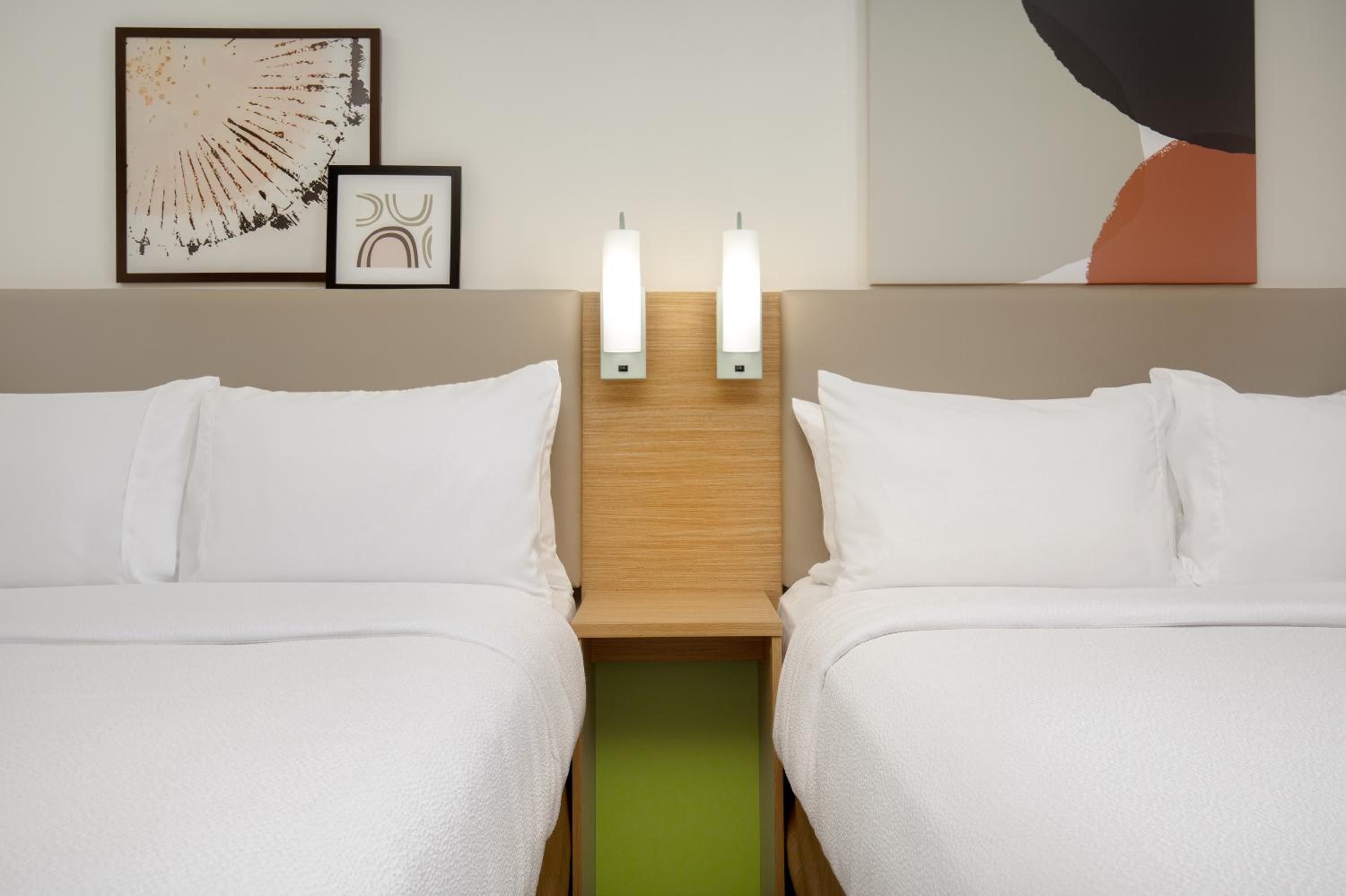 Double Room with Two Double Beds - Photo 17