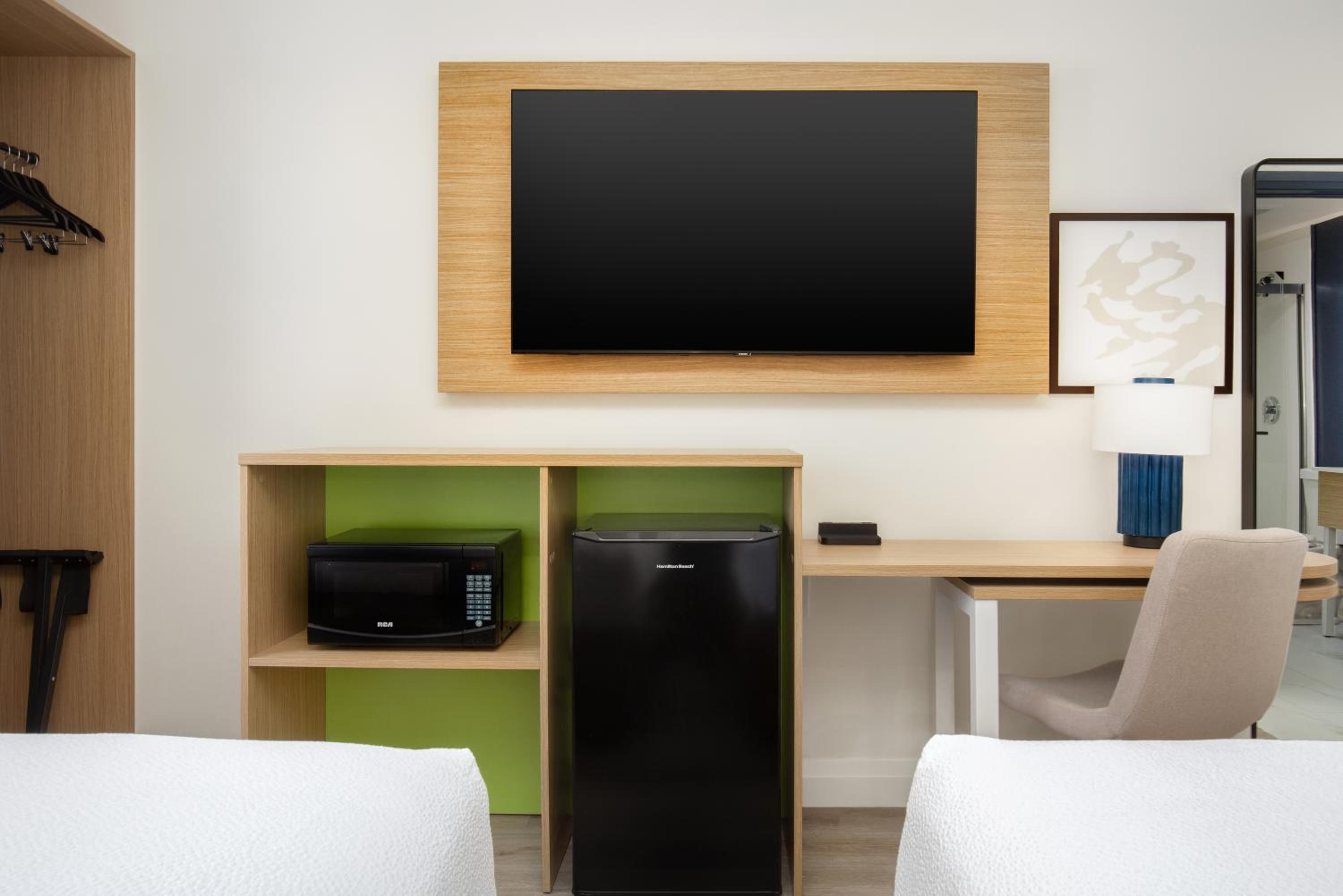 Double Room with Two Double Beds - Photo 16