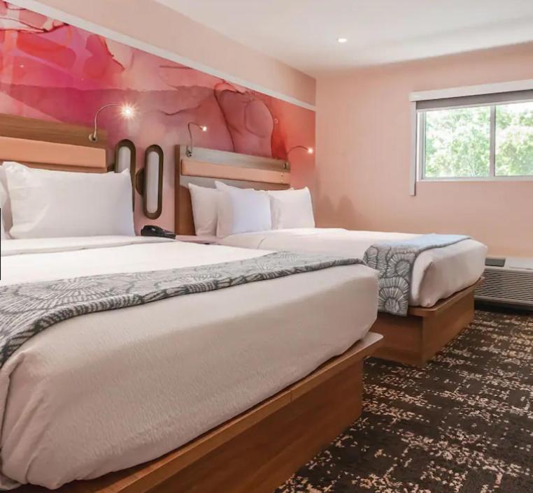 One-Bedroom Queen Suite with Two Queen Beds - First Floor