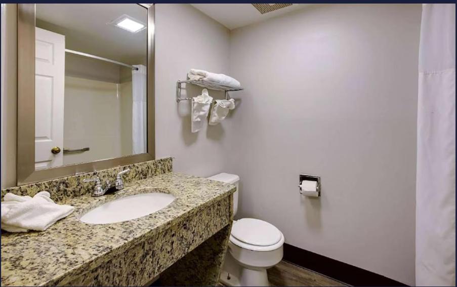 Queen Room with Two Queen Beds - Non-Smoking - Photo 1