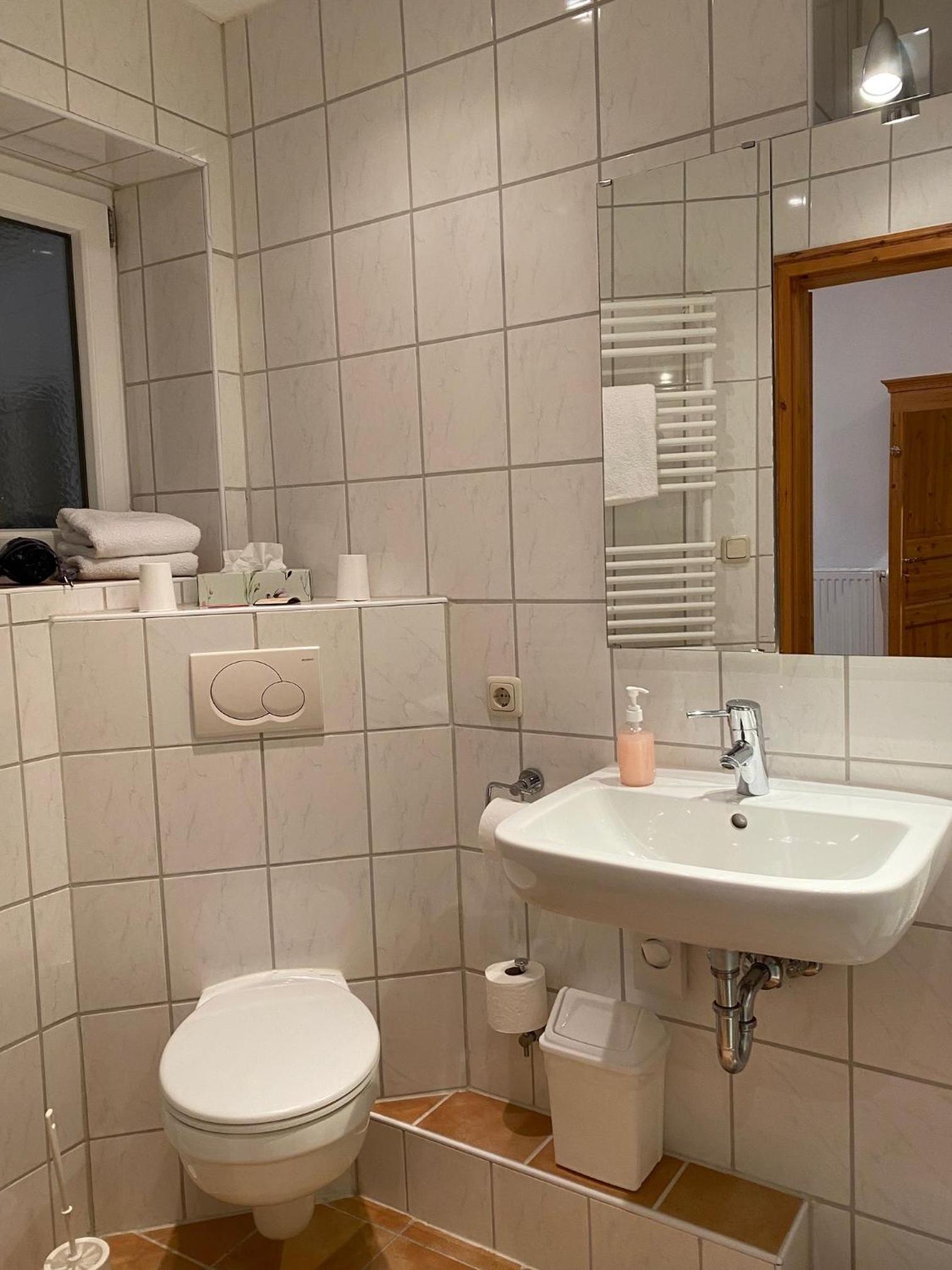 Twin Room with Shower photo 1