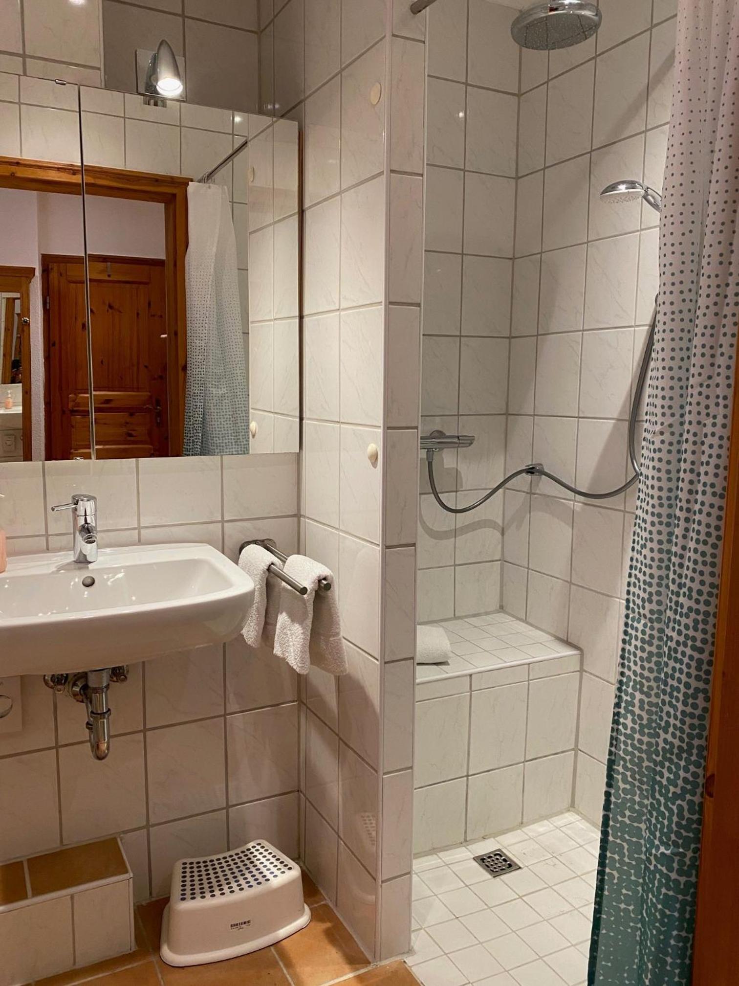 Twin Room with Shower photo 2