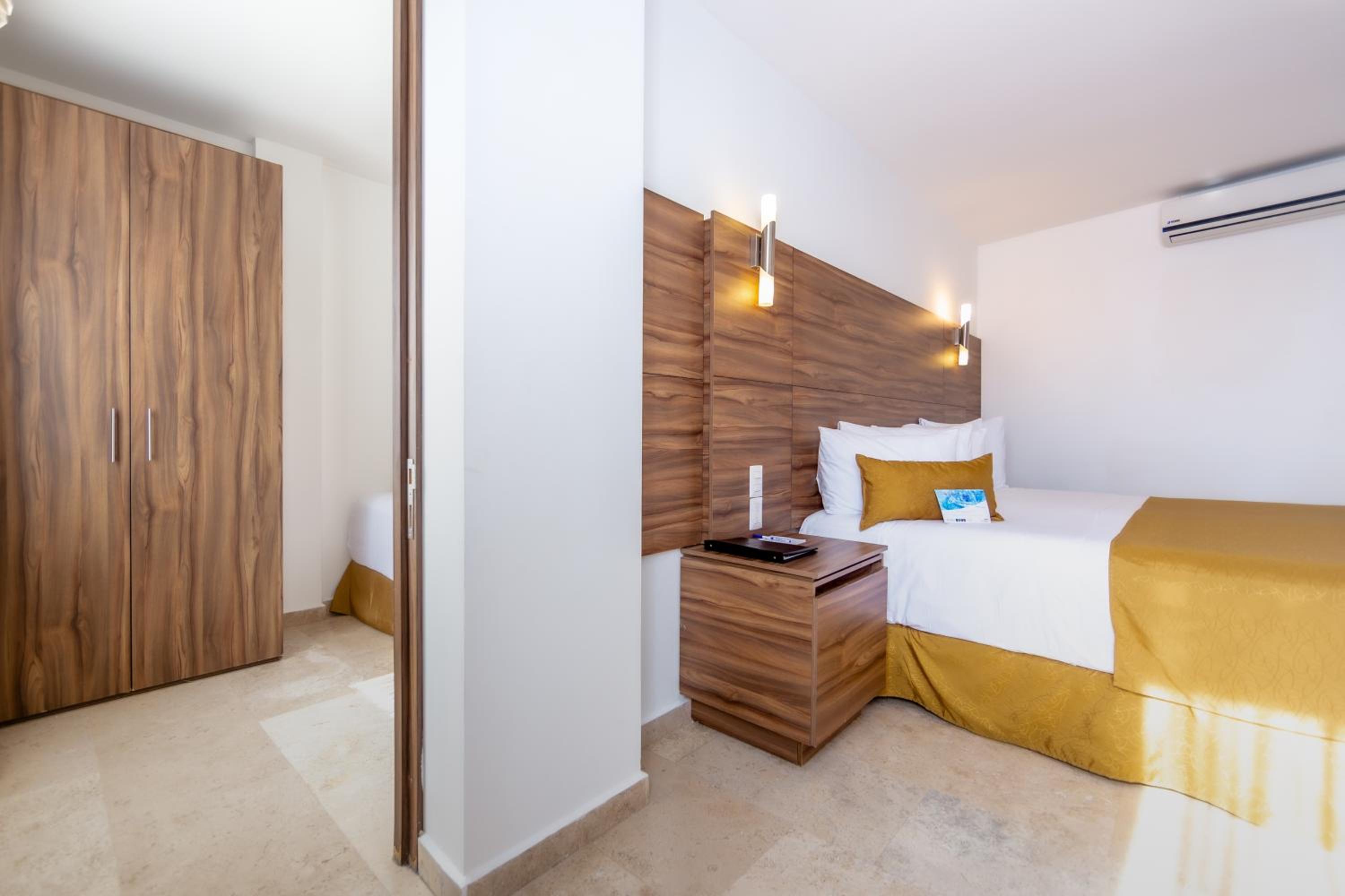 Suite with One King and One Double Beds - Non-Smoking - Photo 3