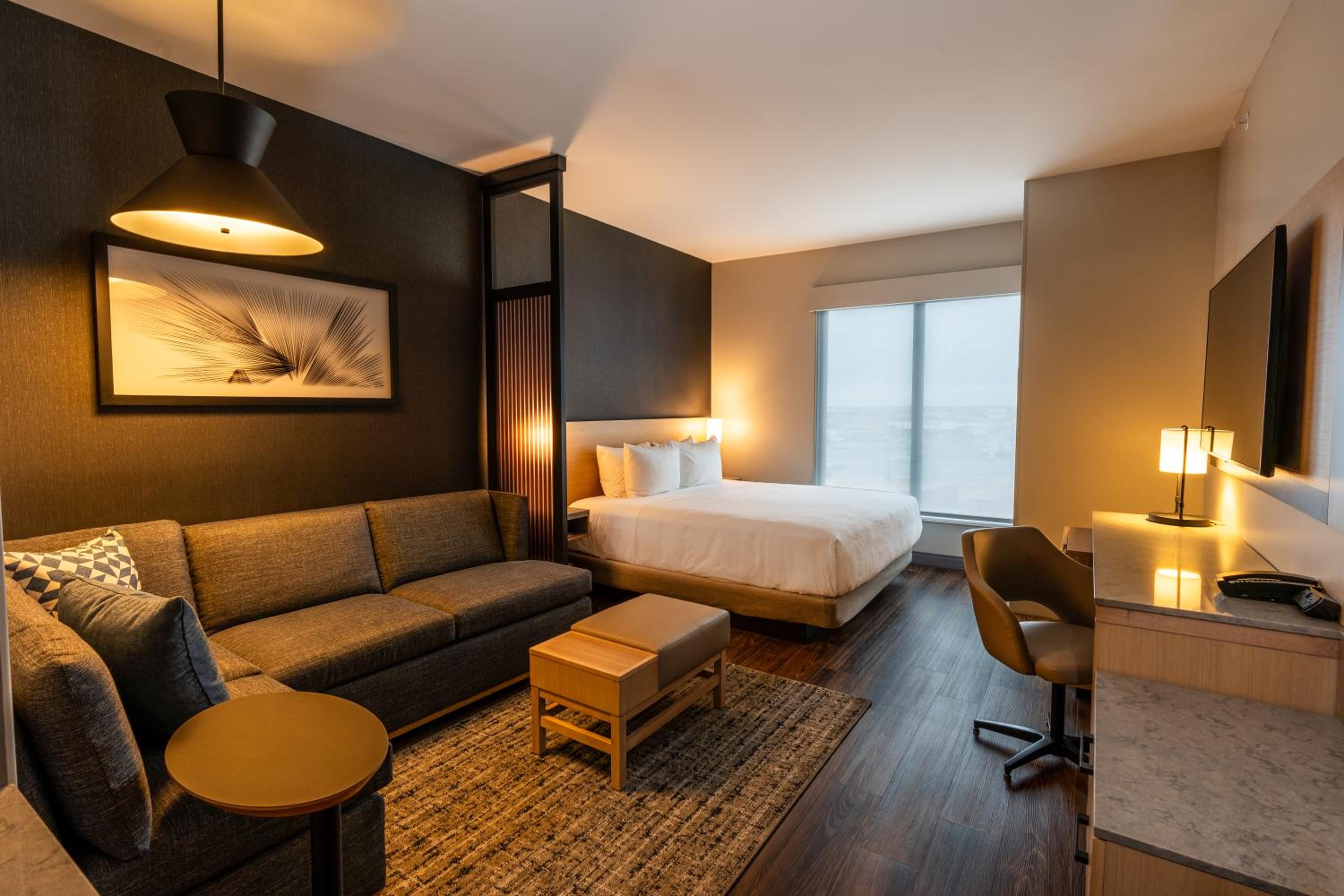 King Room with Sofa Bed - Photo 2