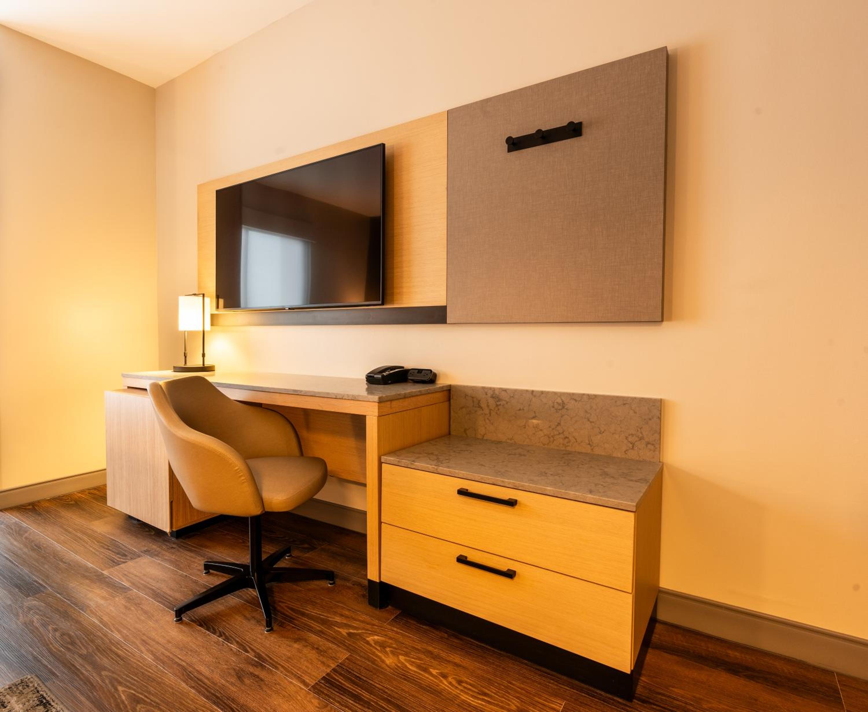 King Room with Sofa Bed - Photo 1