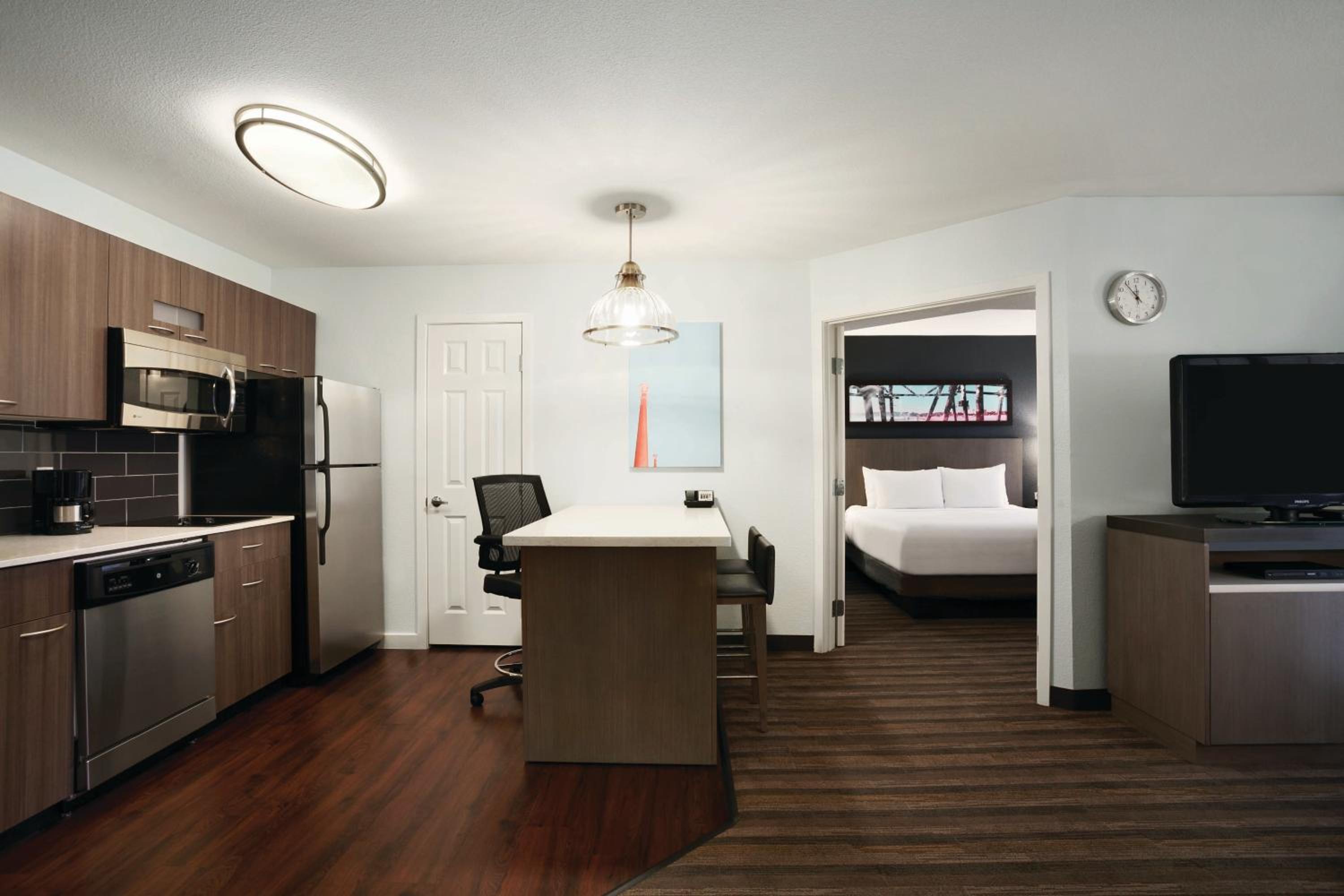 One-Bedroom King Suite - Photo 5