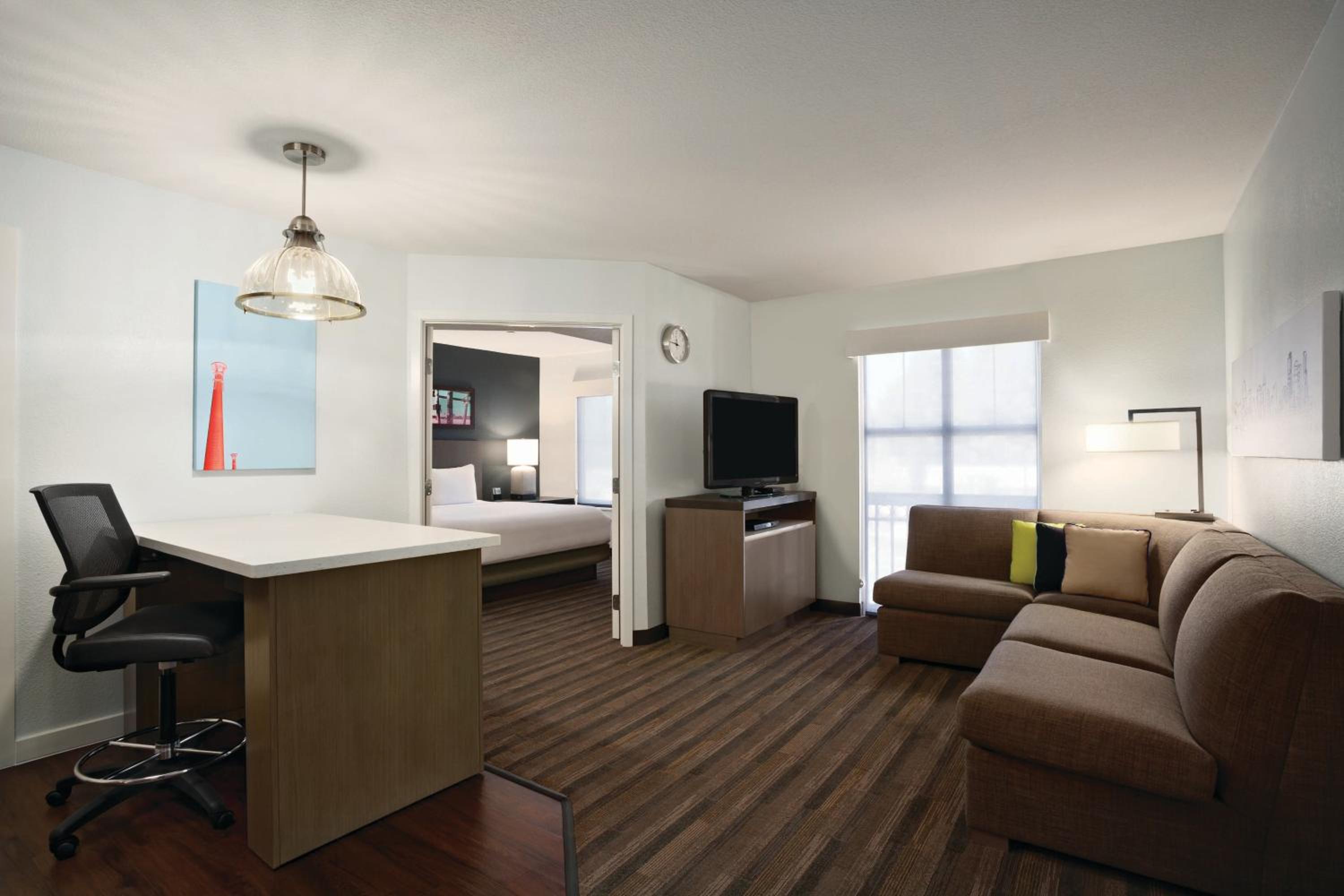 One-Bedroom King Suite - Photo 6