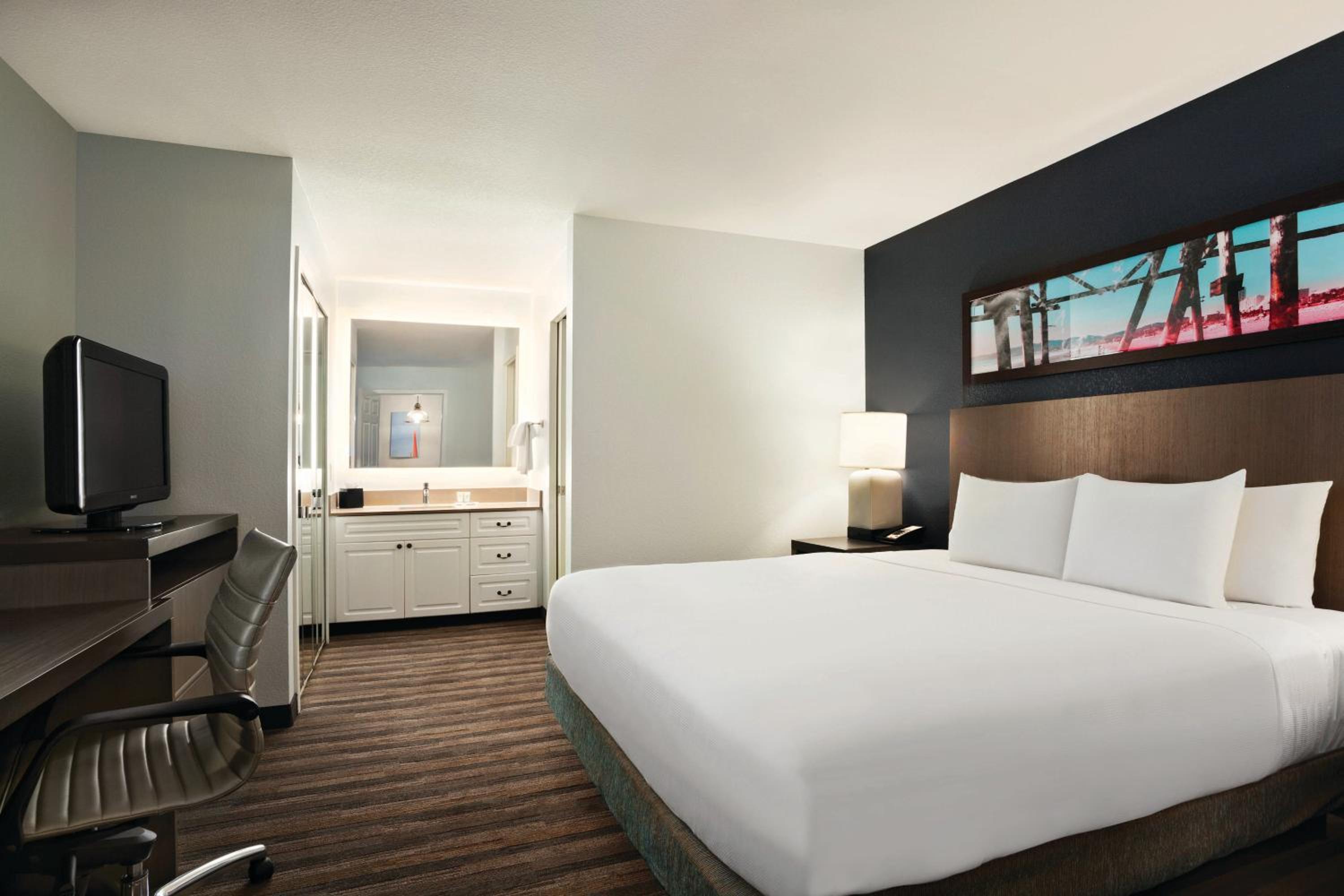 Two-Bedroom King Suite - Photo 3