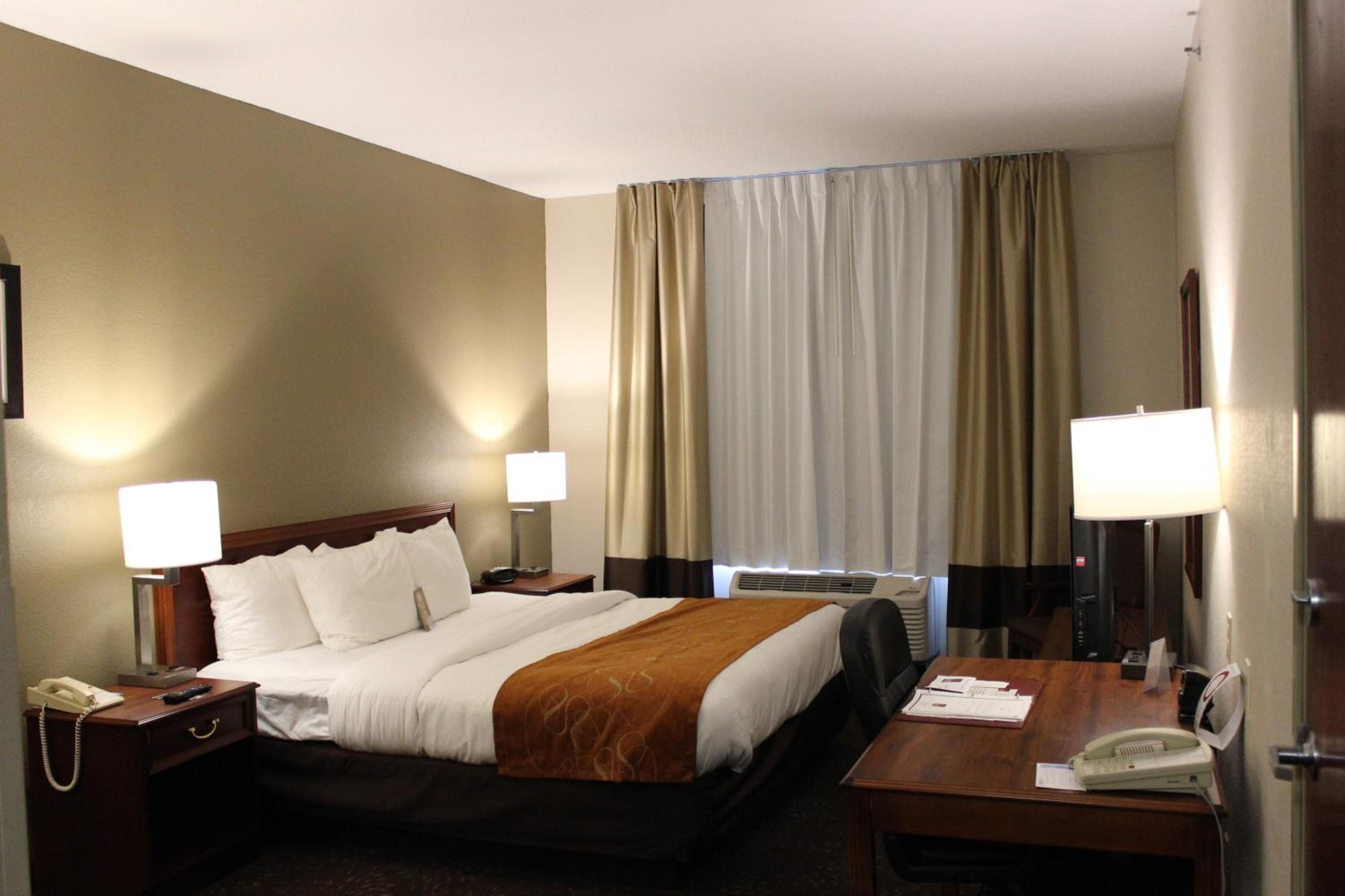 King Suite - Non-Smoking - Photo 1