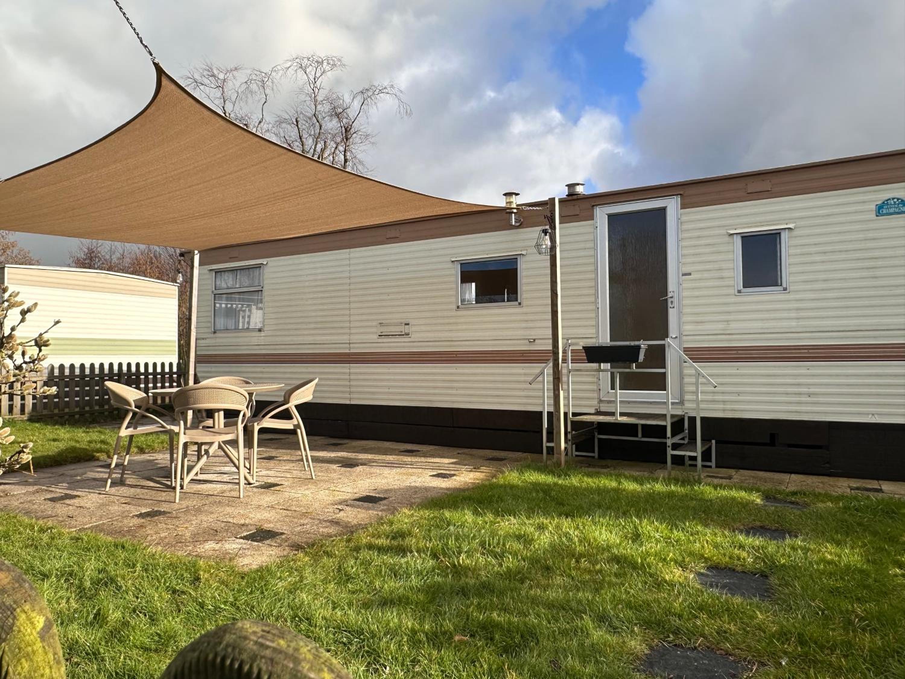 Mobile Home photo 2