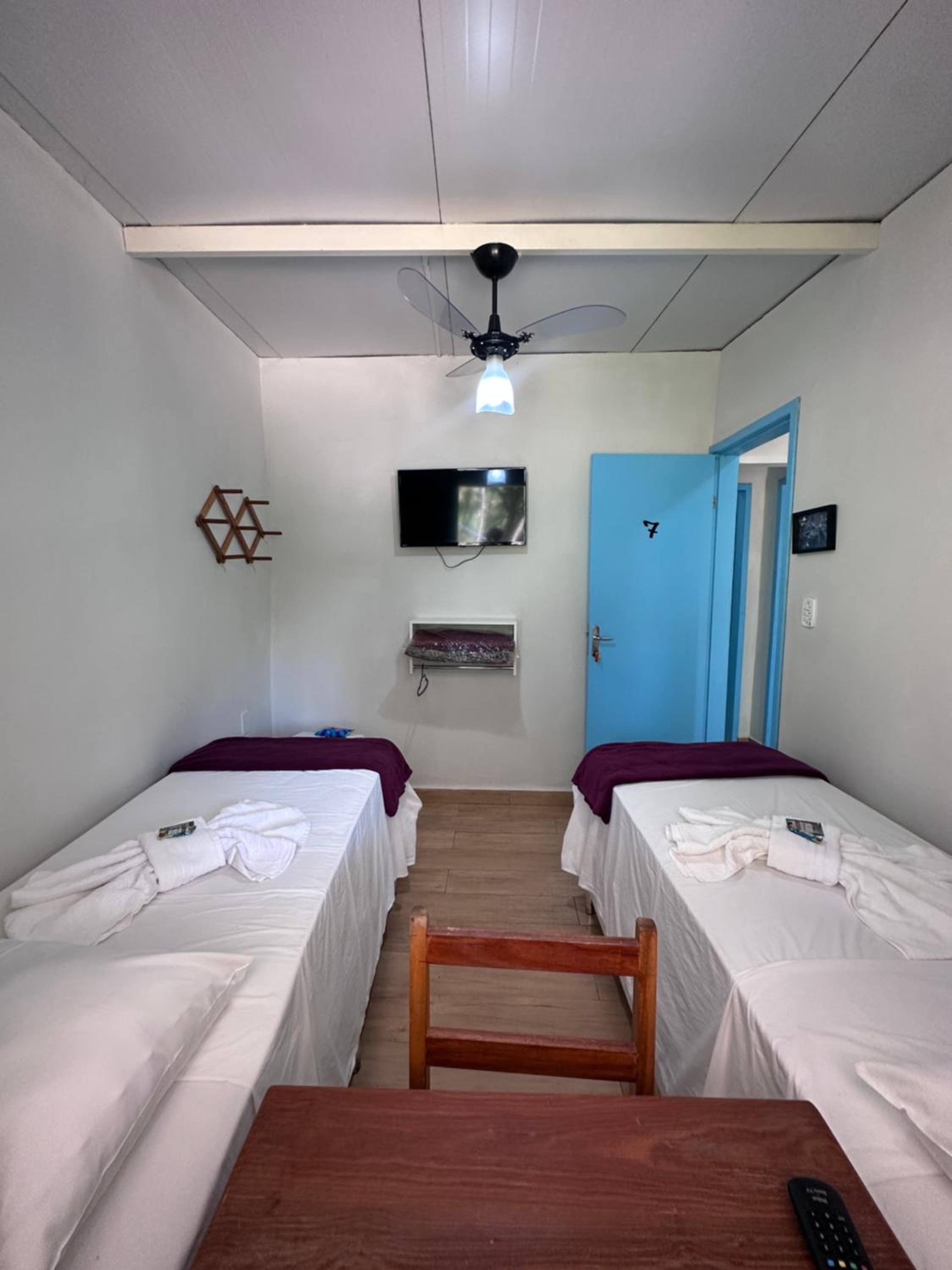 Economy Triple Room with Shared Bathroom photo 3