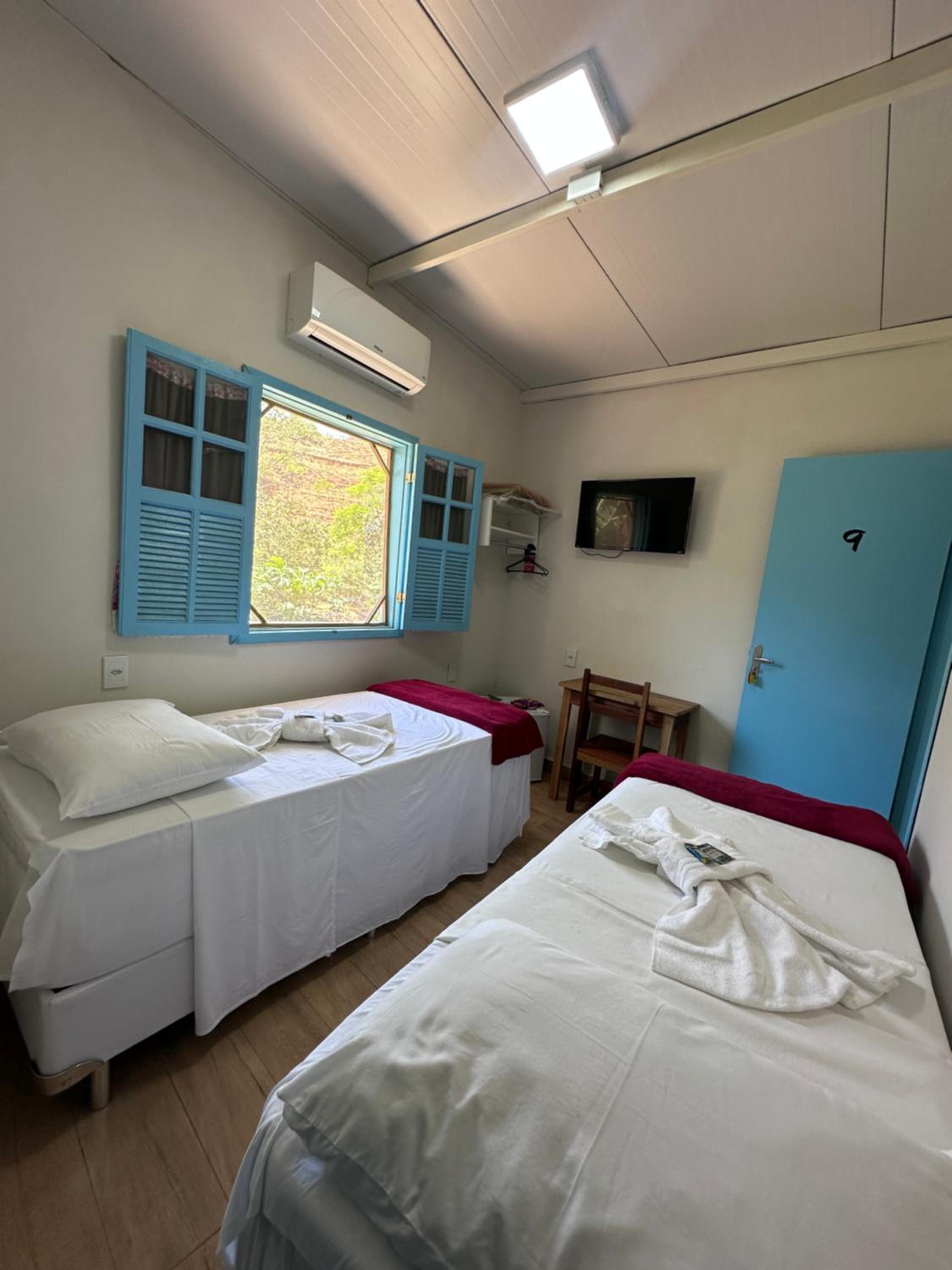 Economy Twin Room photo 3