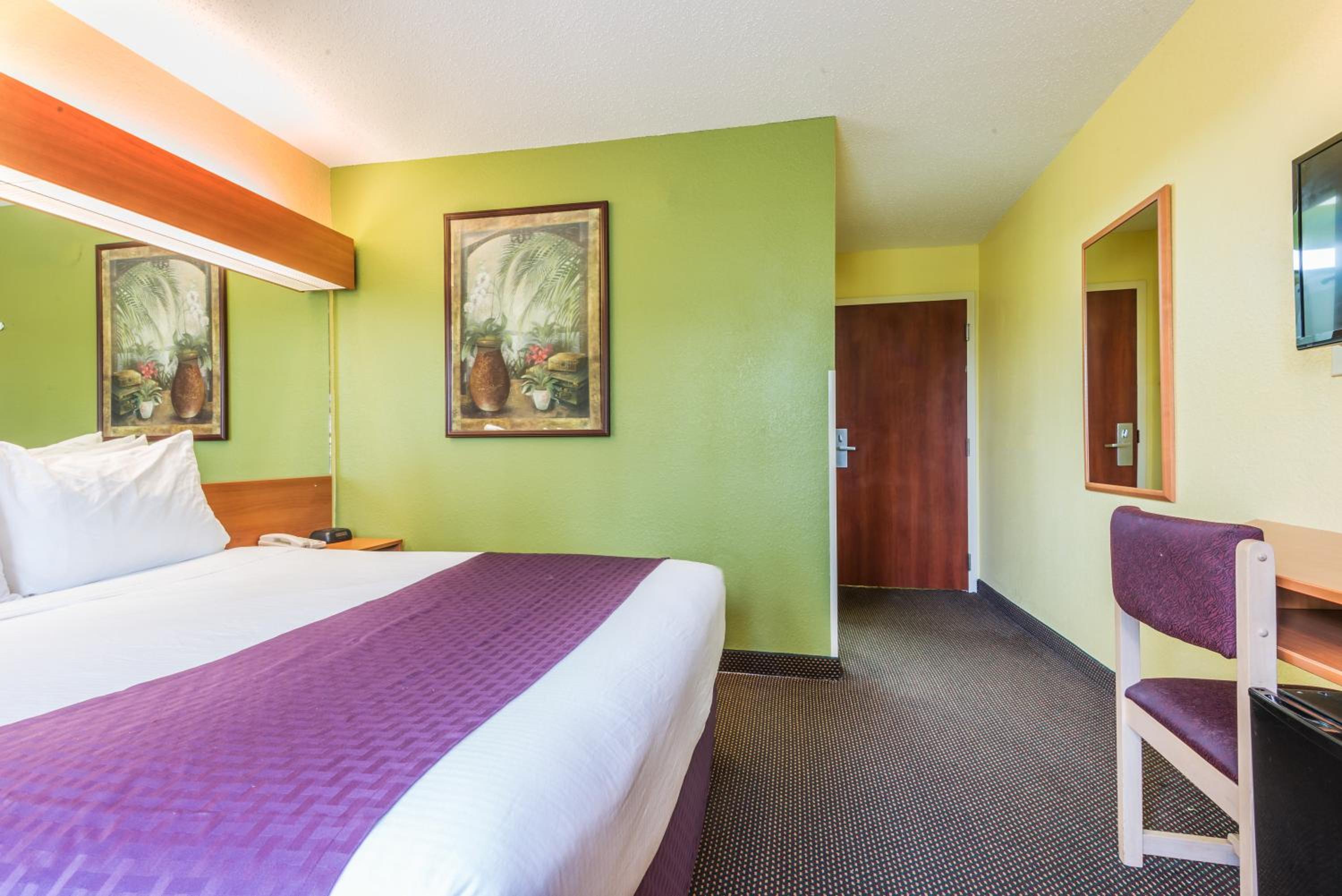 Queen Room - Disability Access - Non-Smoking - Photo 1