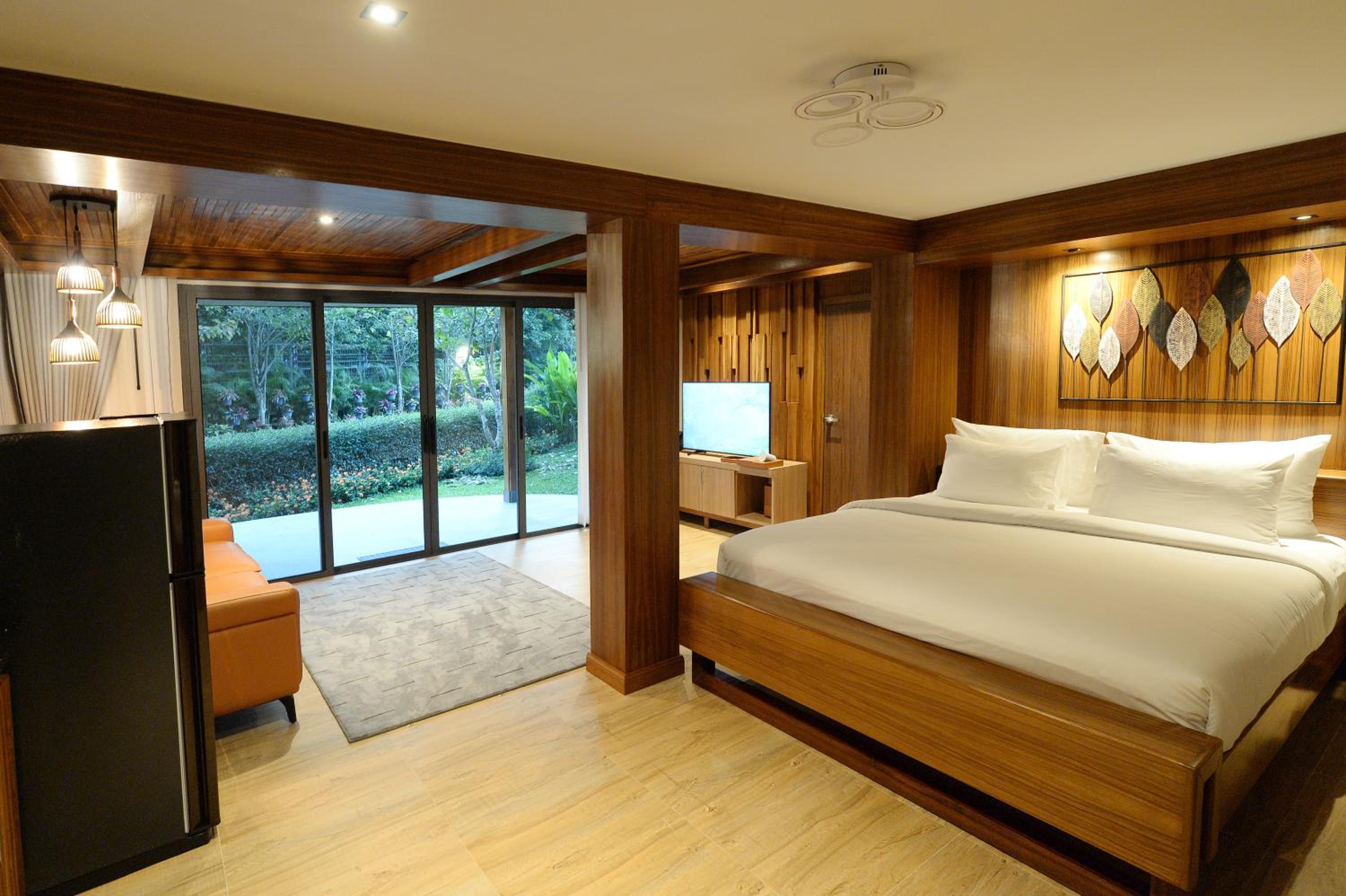 Cabin Deluxe - Photo 2