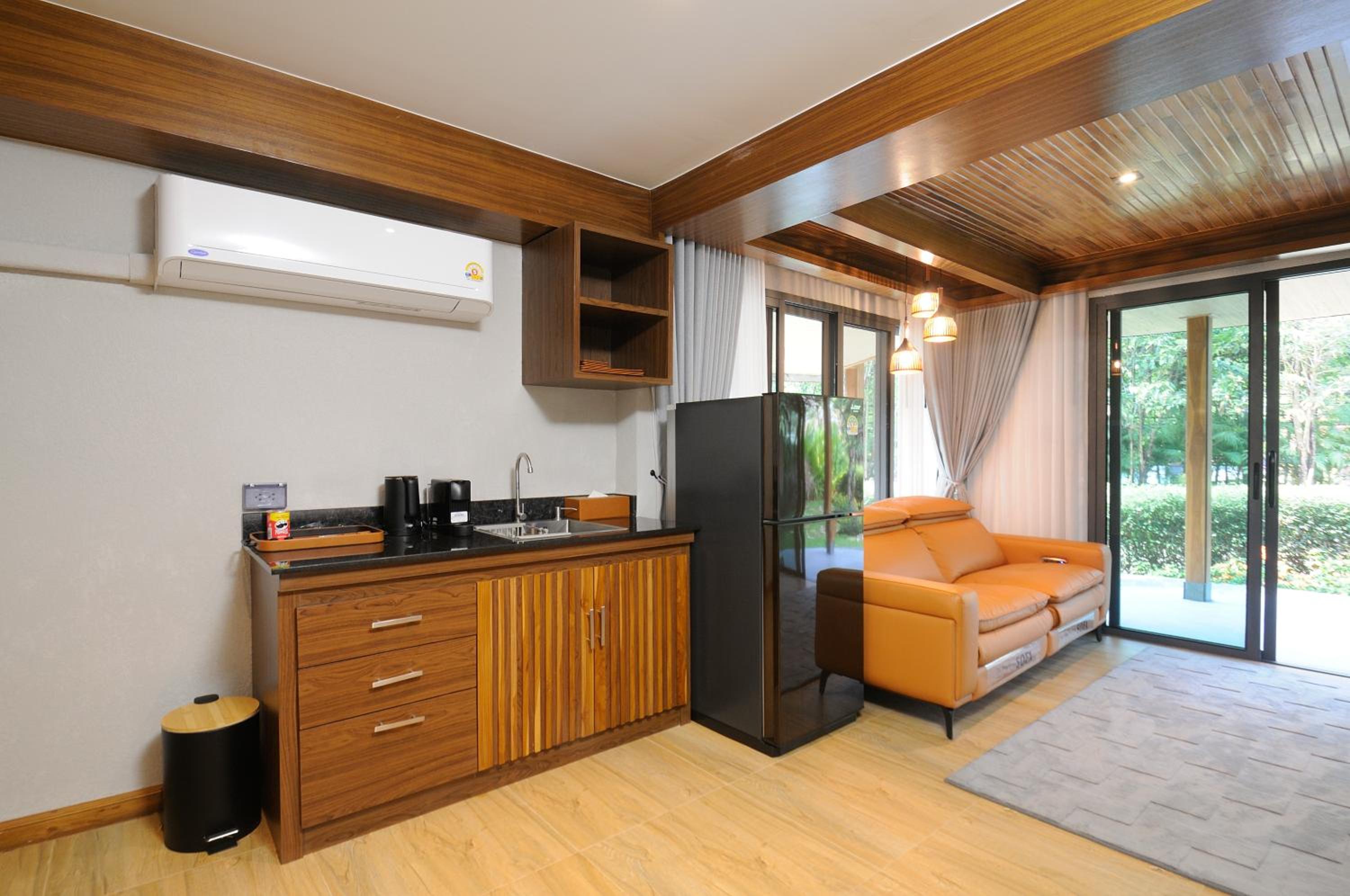 Cabin Deluxe - Photo 4