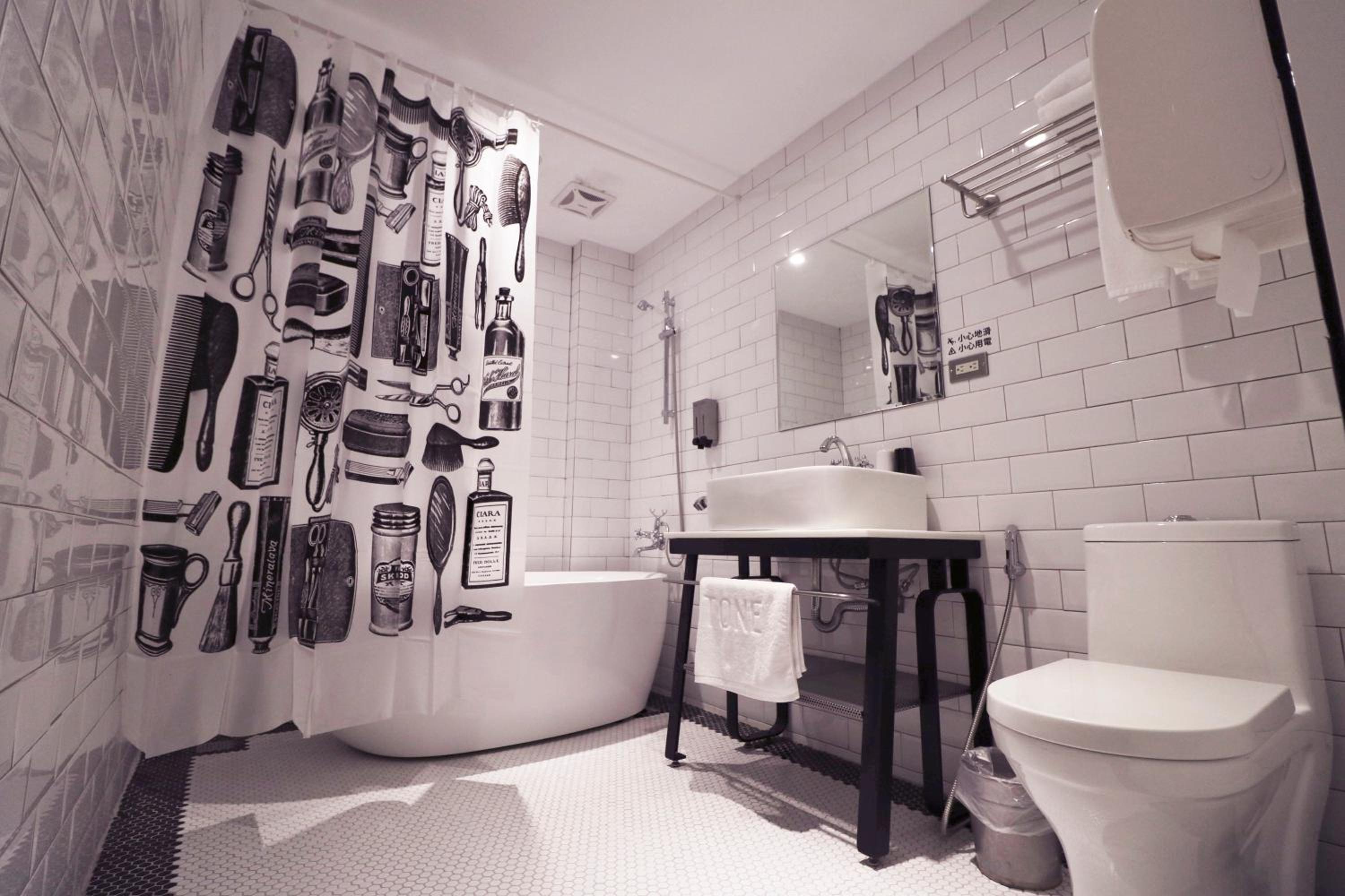 Bruce Lee Double Room photo 2
