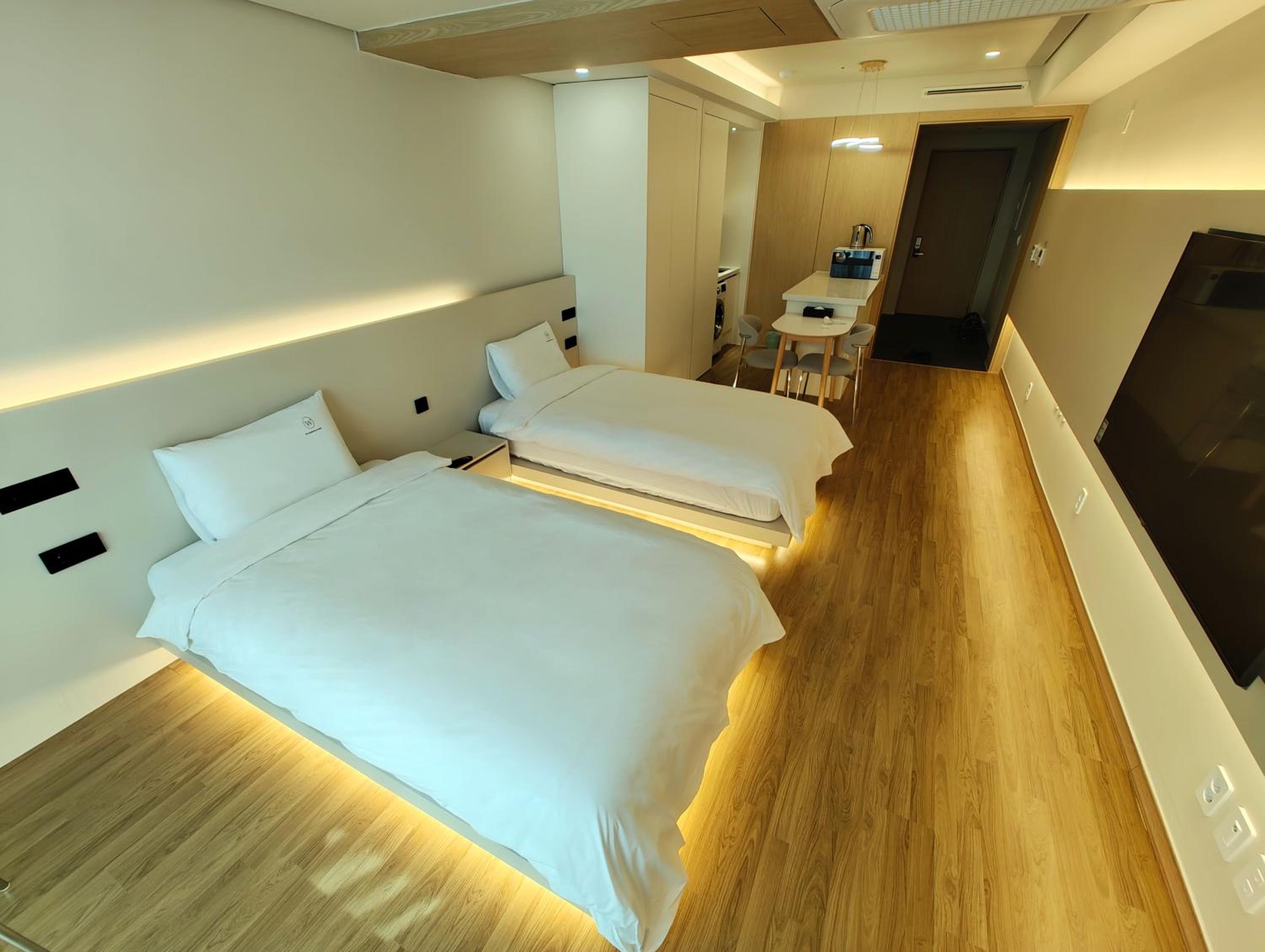 Twin Room - Photo 8