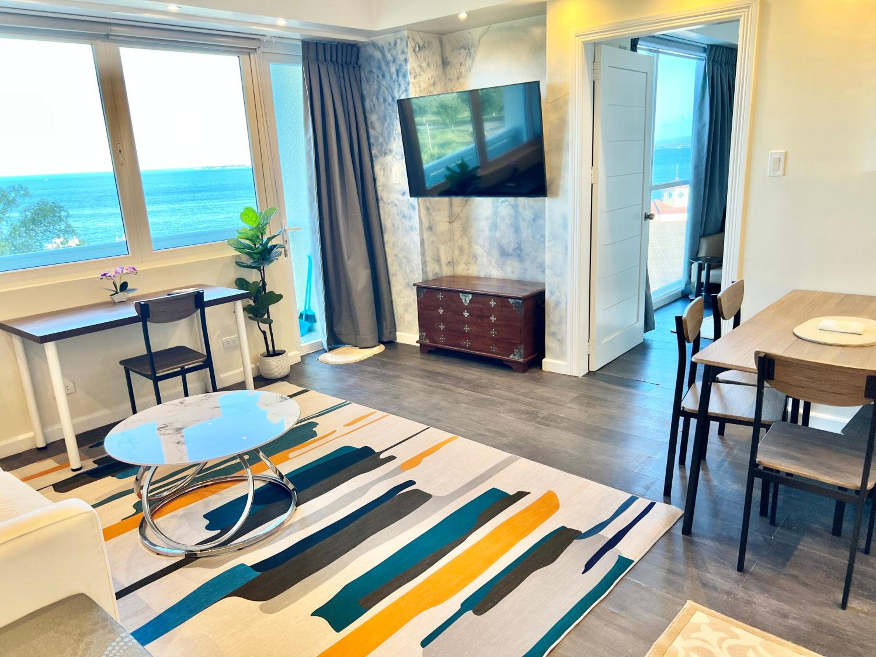 Deluxe Suite with Sea View photo 2