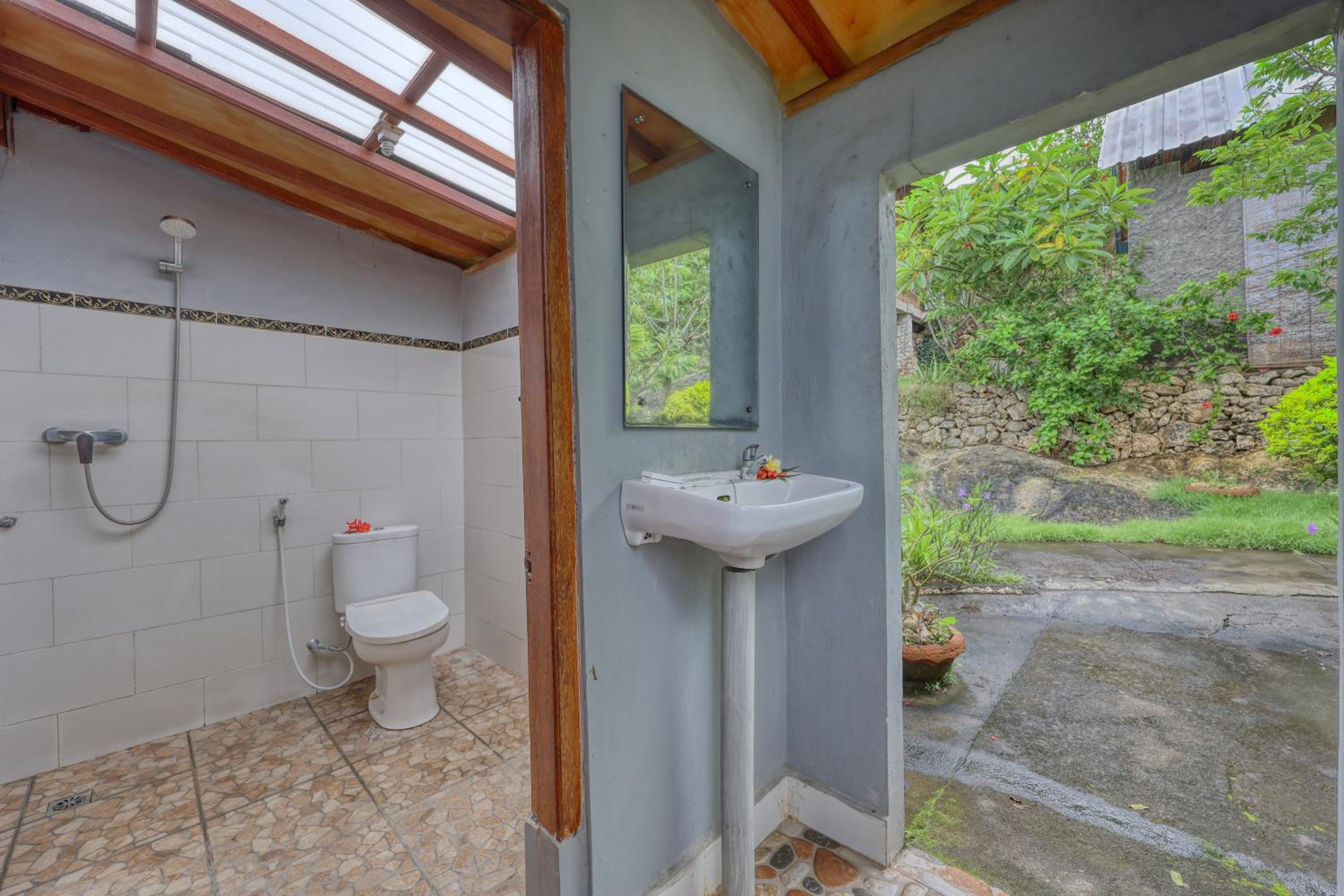 Double Room with Balcony and Sea View - Photo 14