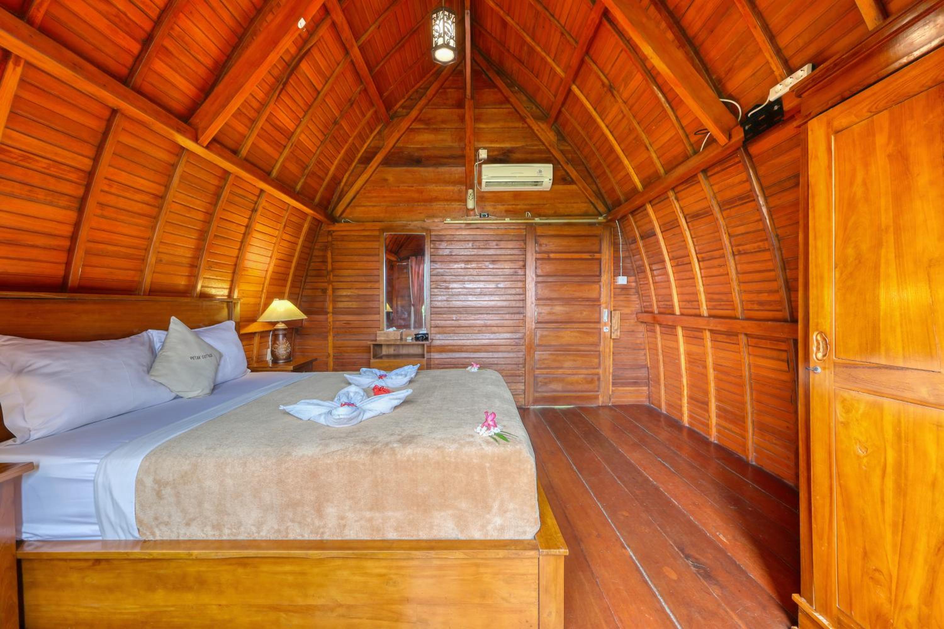 Double Room with Balcony and Sea View - Photo 10