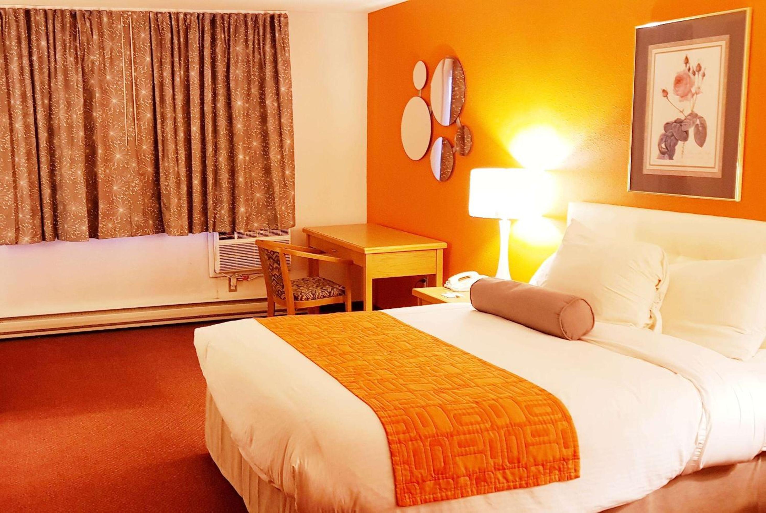 King Room with Kitchenette - Non-Smoking - Photo 1