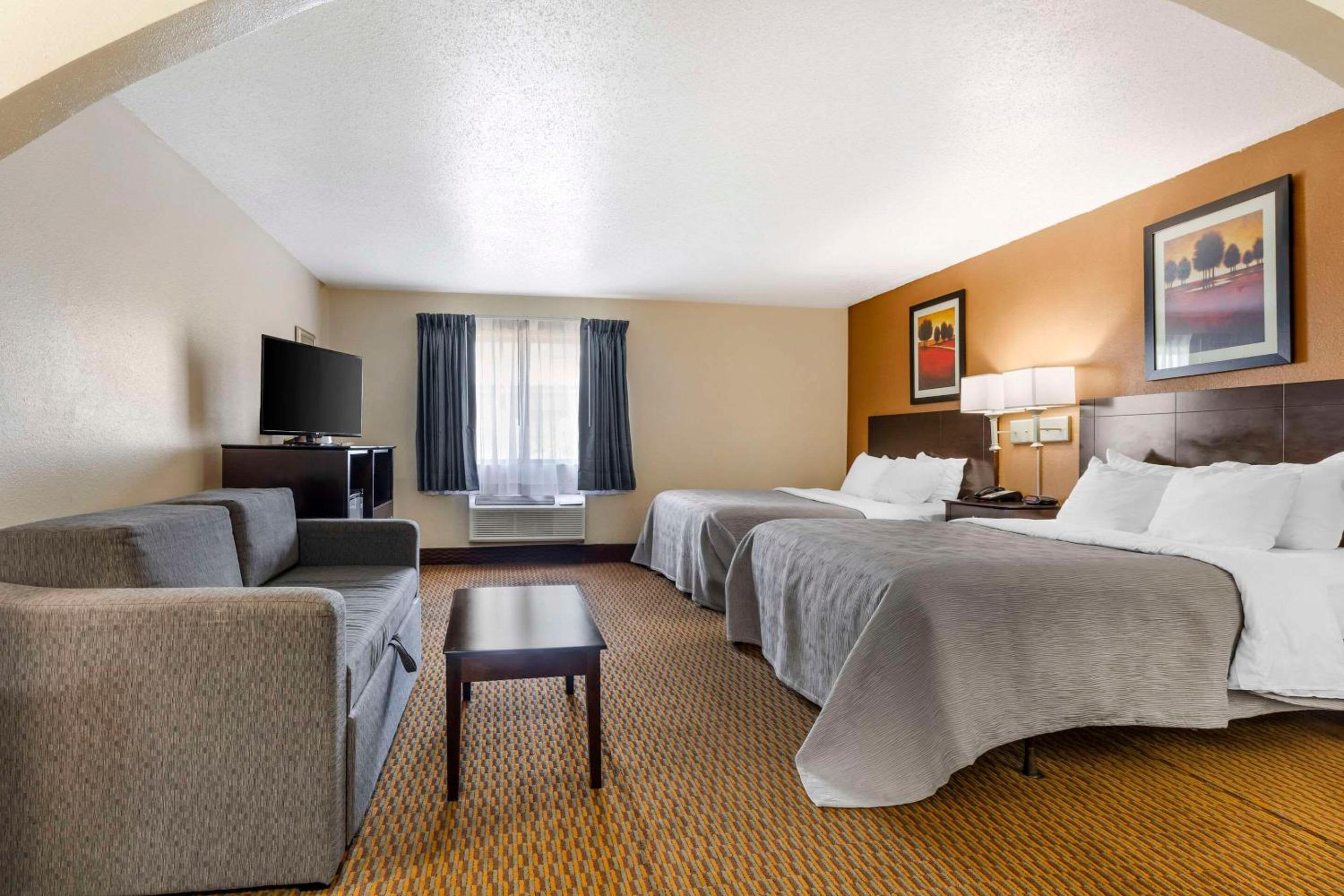 Family Room with Two King Beds - Non Smoking/Interior Hall - Photo 6