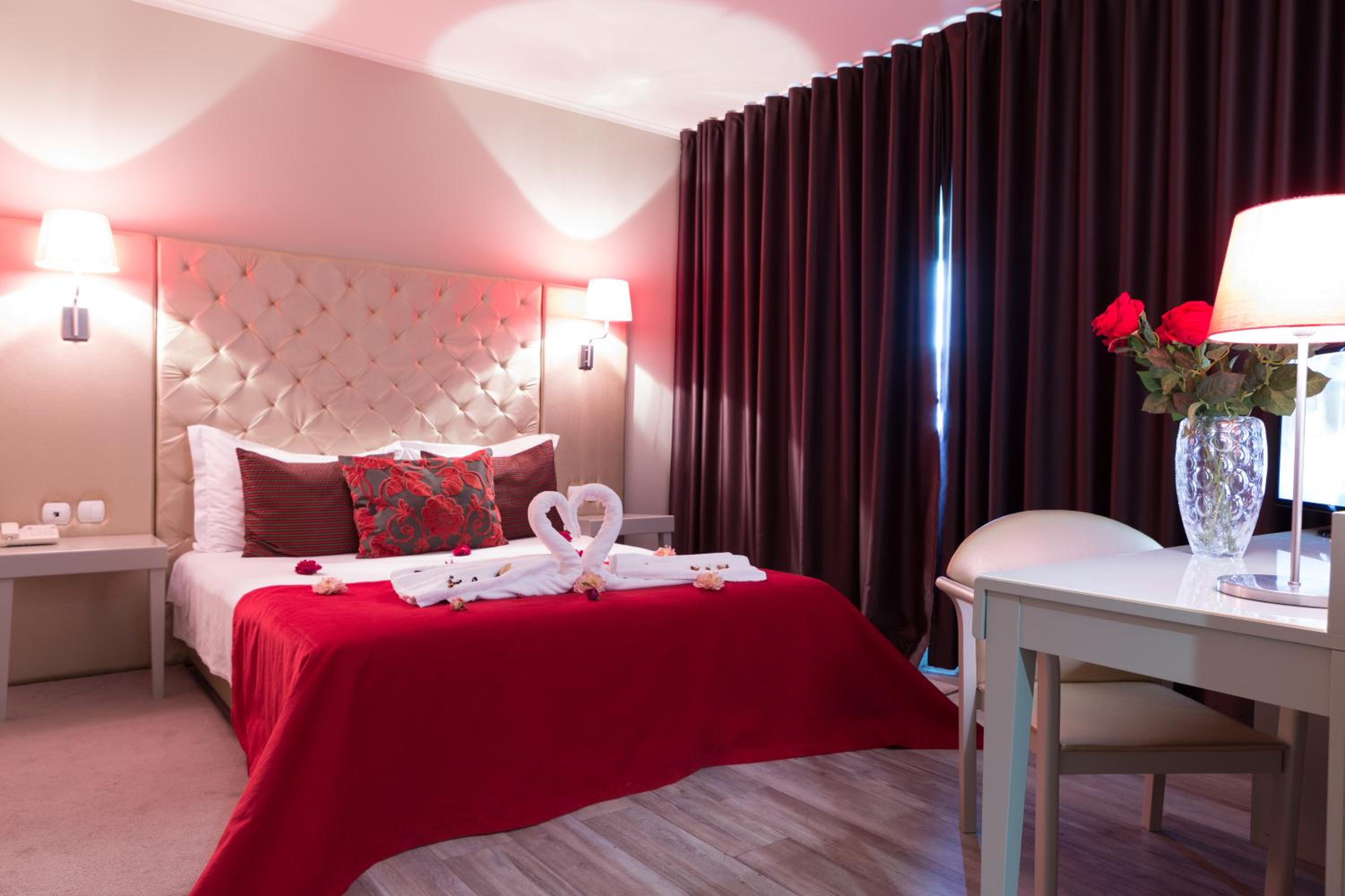 Double or Twin Room with Romantic Package - Photo 1