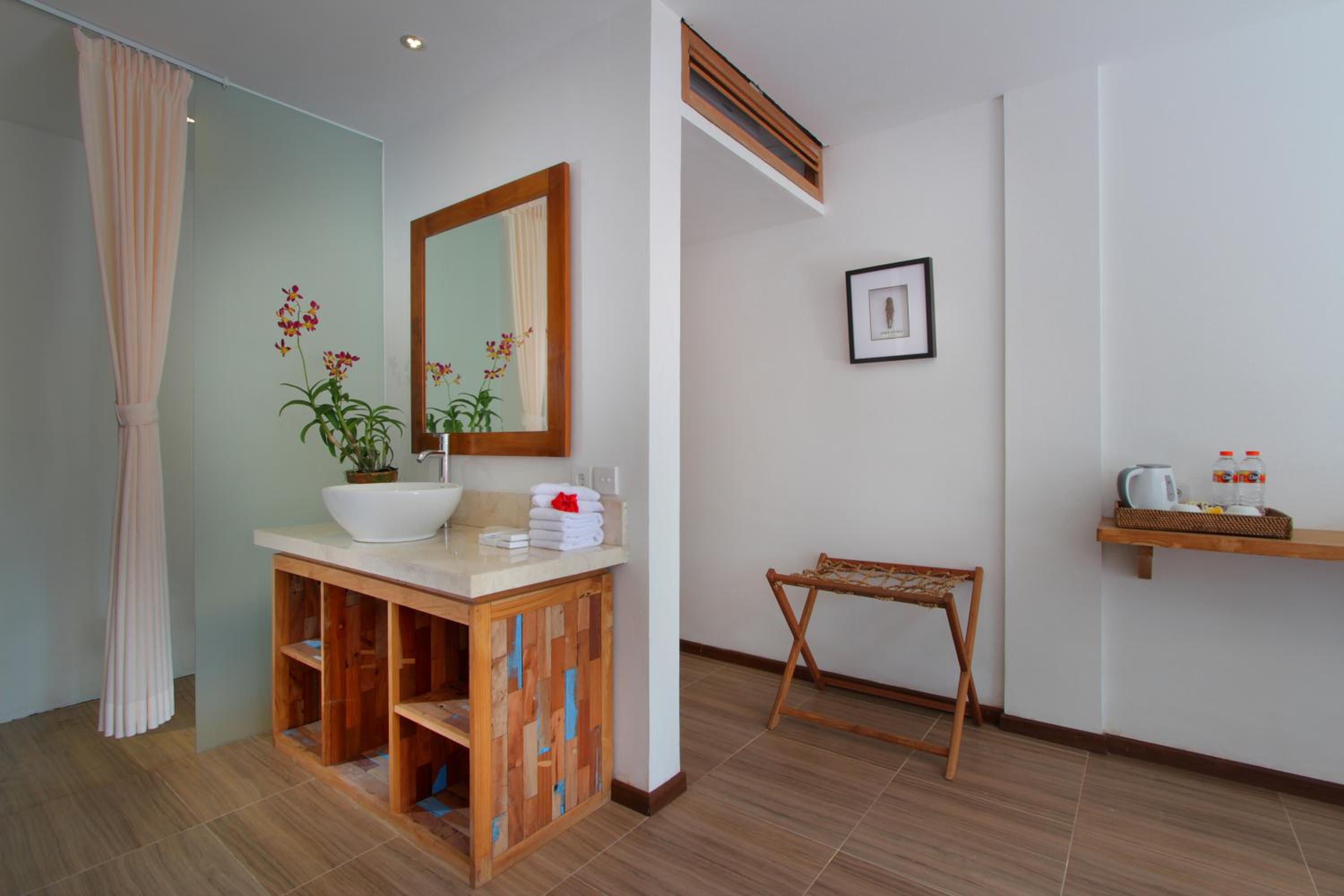 Standard Suite - Photo 10