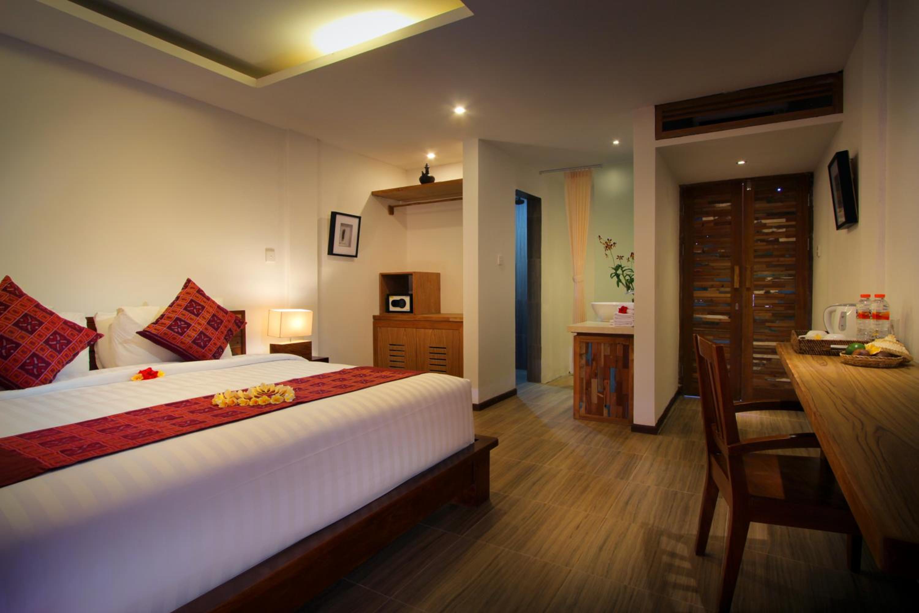 Standard Suite - Photo 13