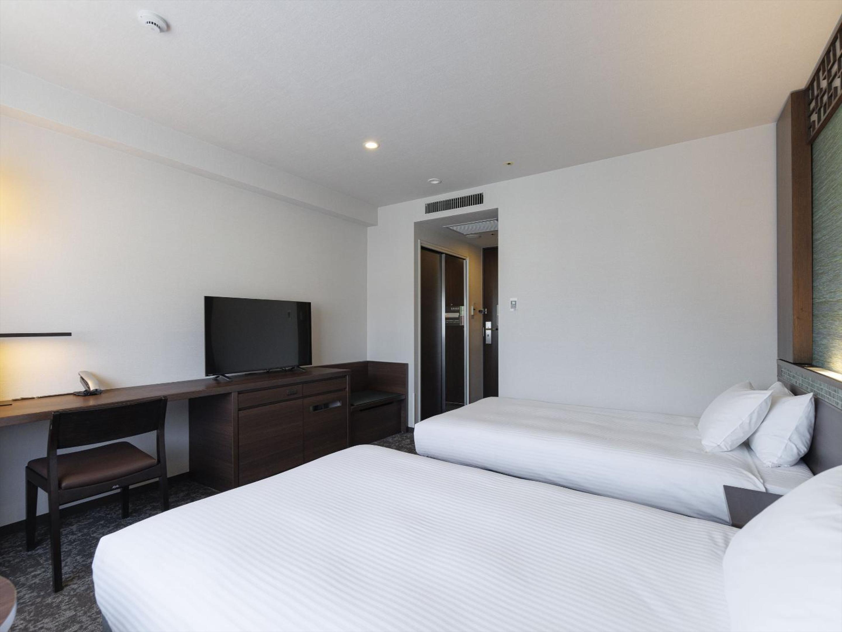 Standard Twin Room 1 Adult - Non-Smoking