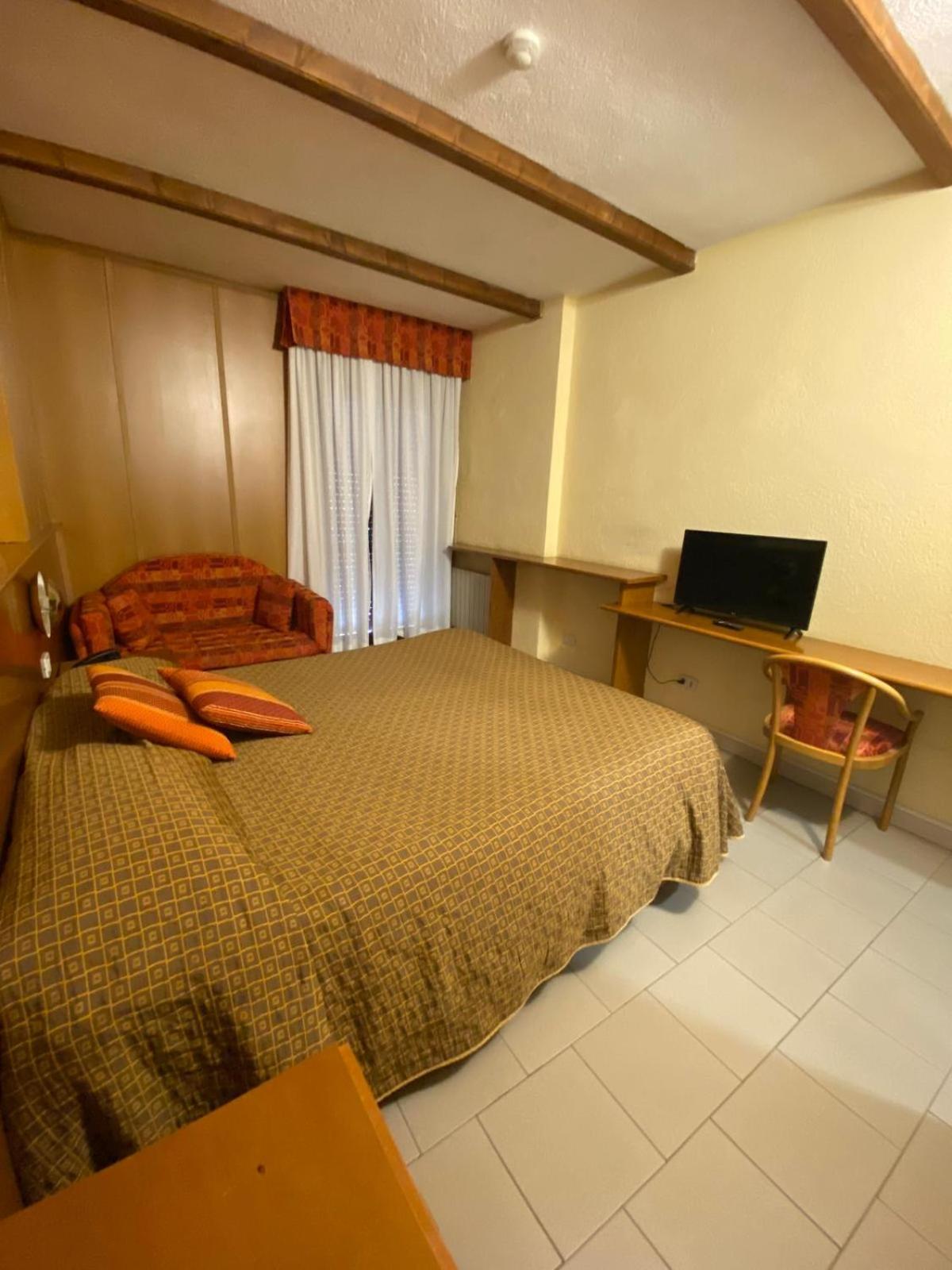 Double Room - Photo 3
